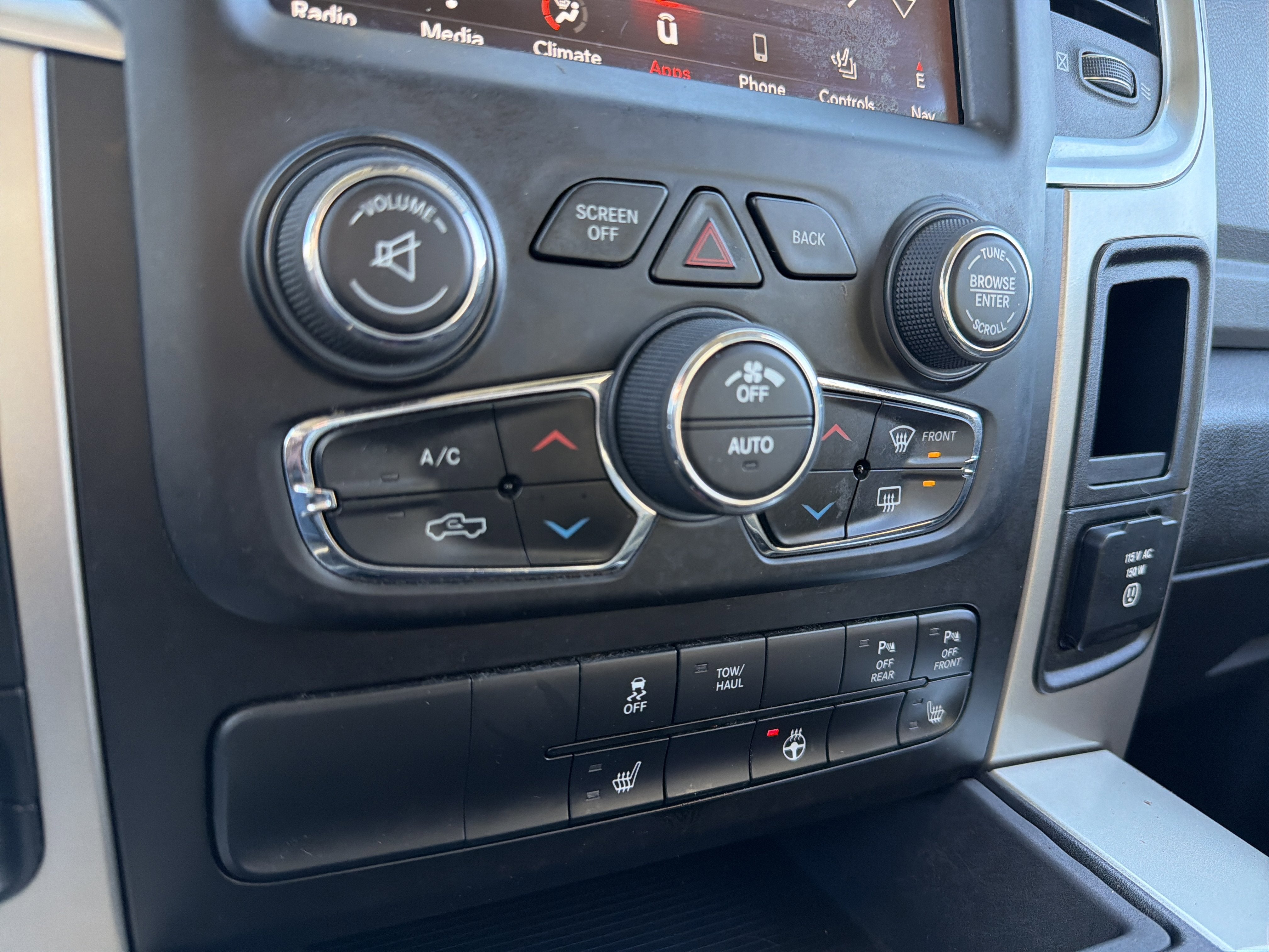 2018 RAM 1500 Big Horn Crew Cab 4x4 5'7" Box