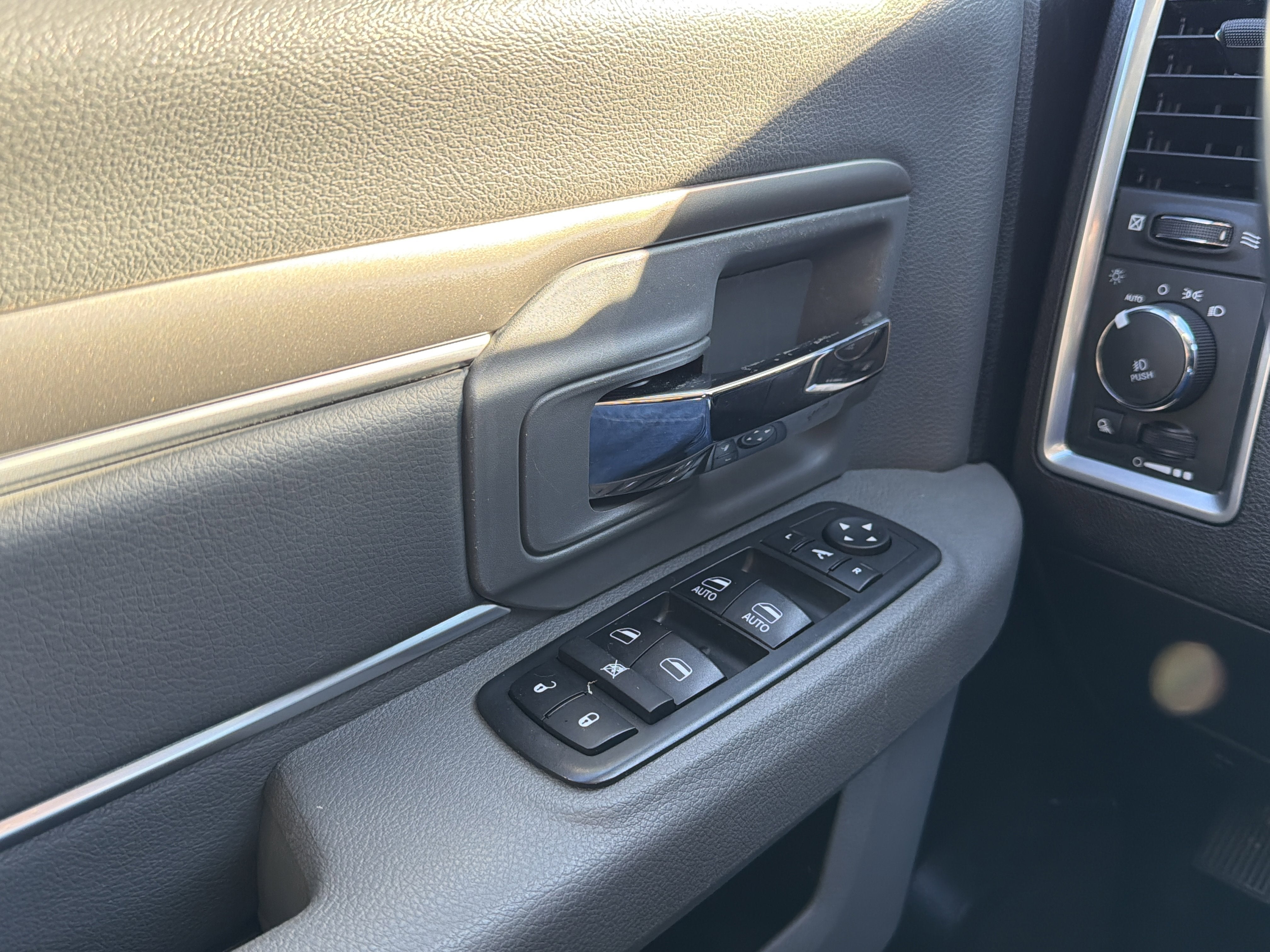 2018 RAM 1500 Big Horn Crew Cab 4x4 5'7" Box