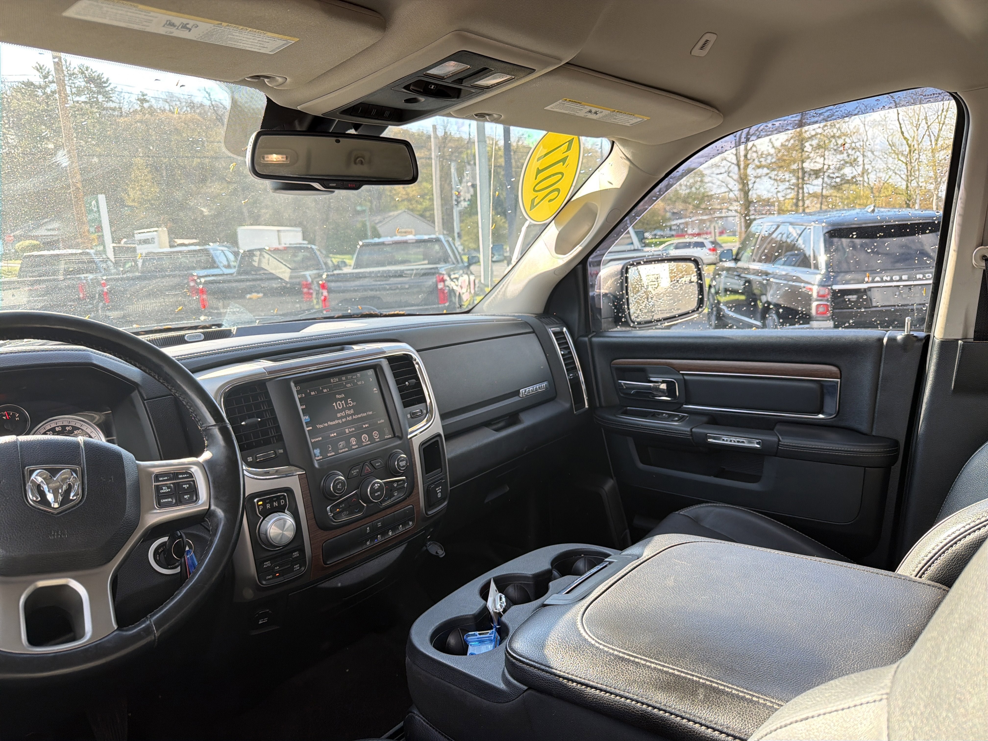 2017 RAM 1500 Laramie Crew Cab 4x4 5'7" Box
