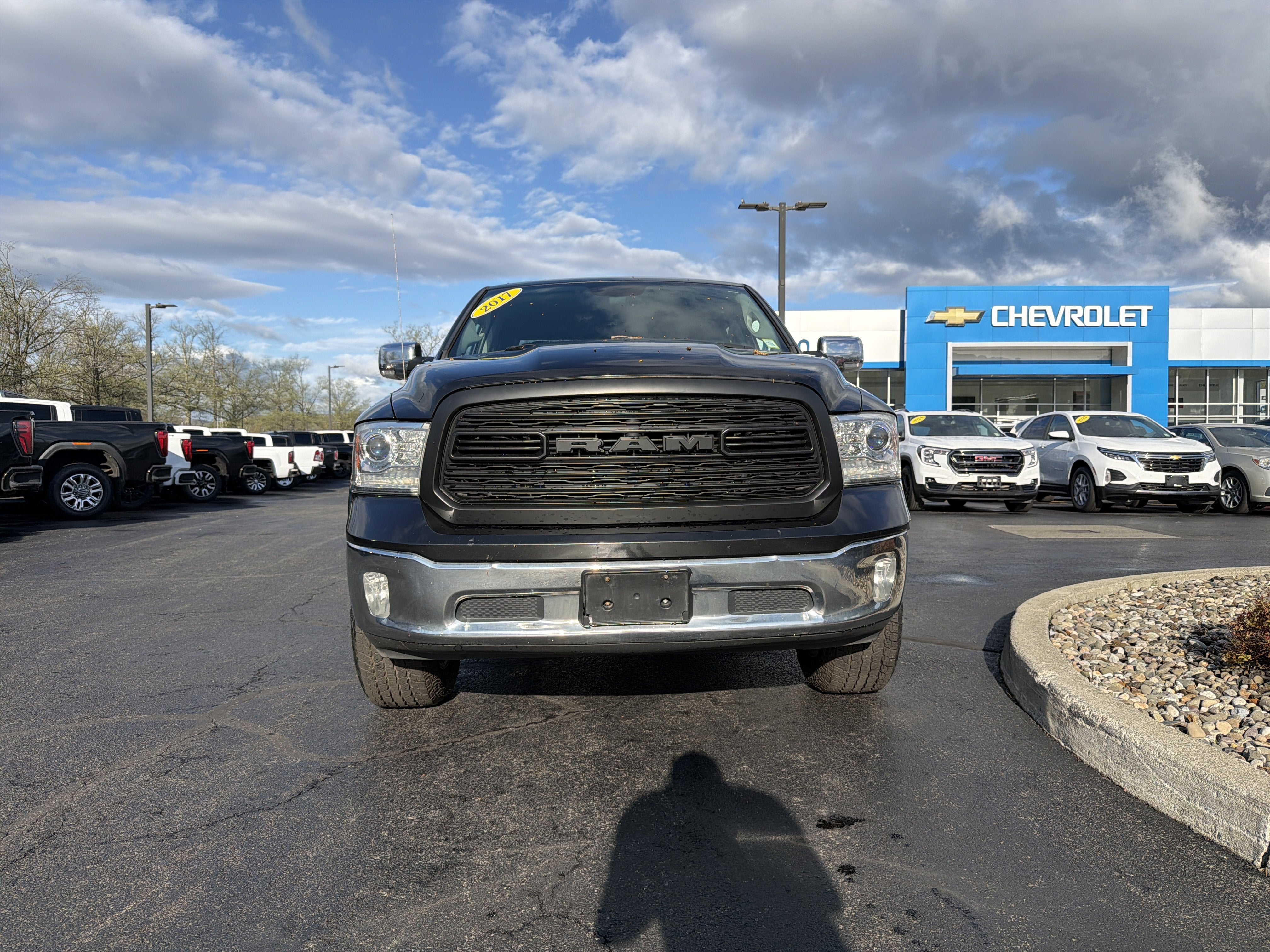 2017 RAM 1500 Laramie Crew Cab 4x4 5'7" Box