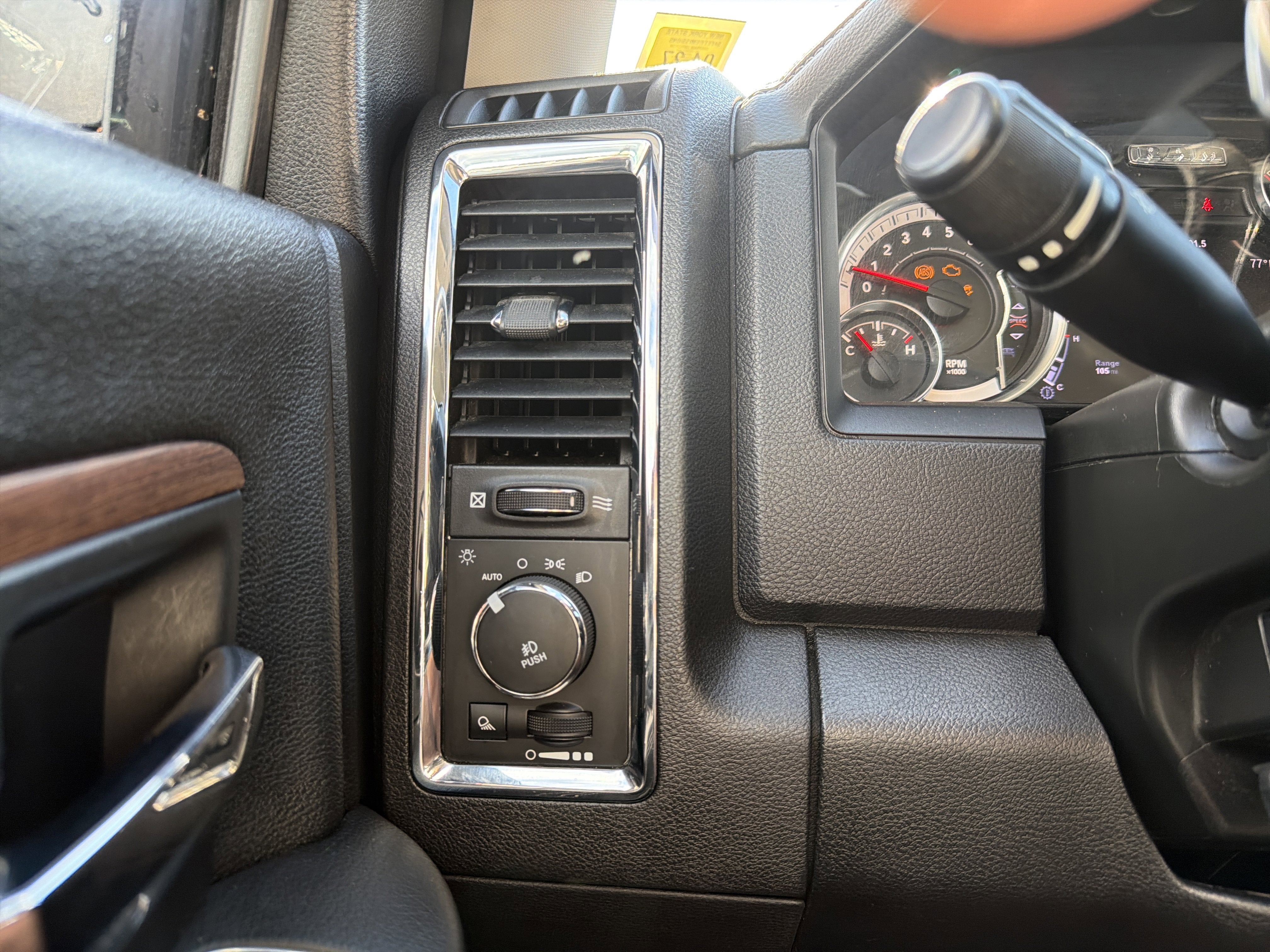 2017 RAM 1500 Laramie Crew Cab 4x4 5'7" Box