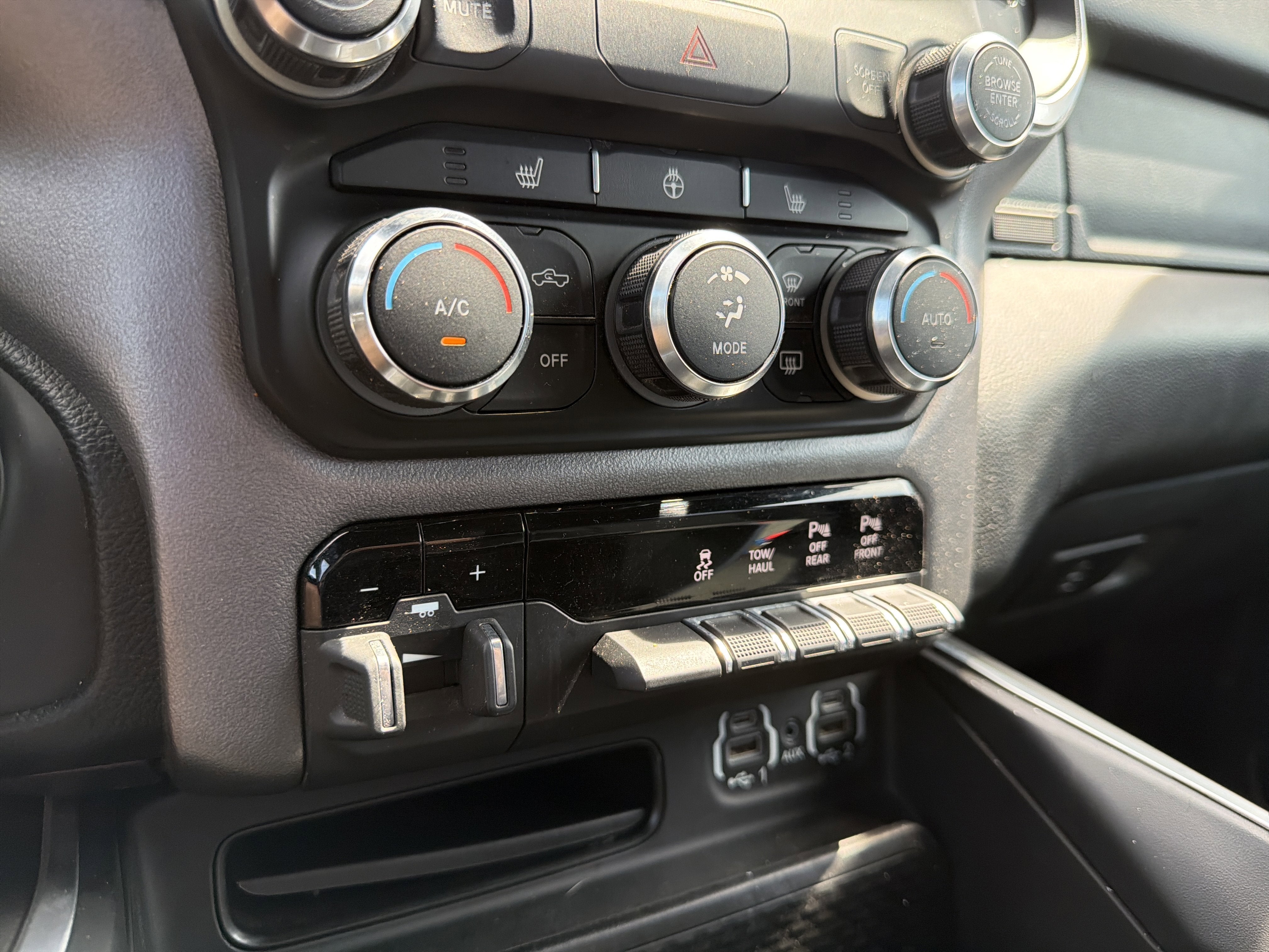 2021 RAM 1500 Big Horn Crew Cab 4x4 5'7" Box