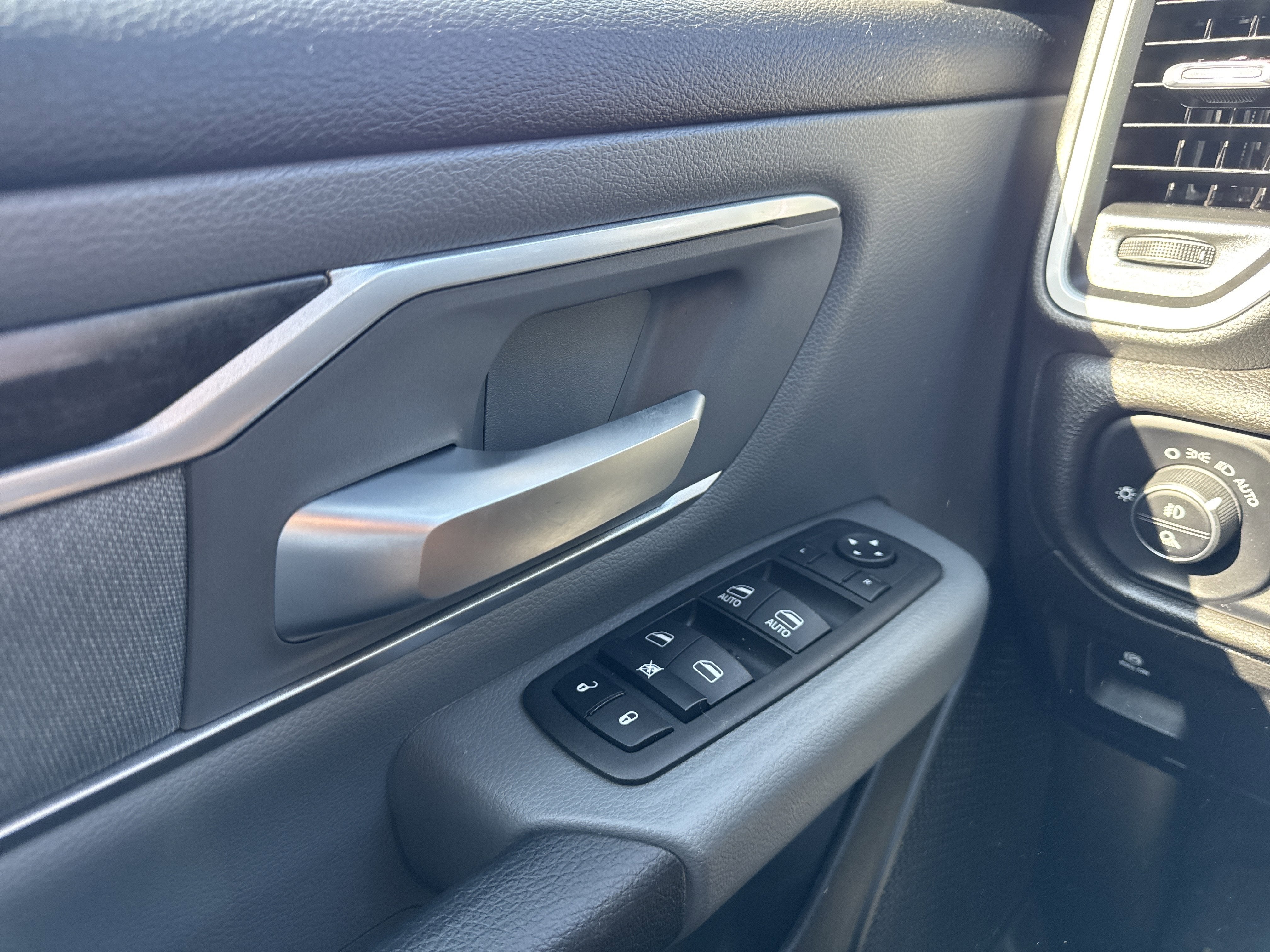 2022 RAM 1500 Big Horn Crew Cab 4x4 5'7" Box