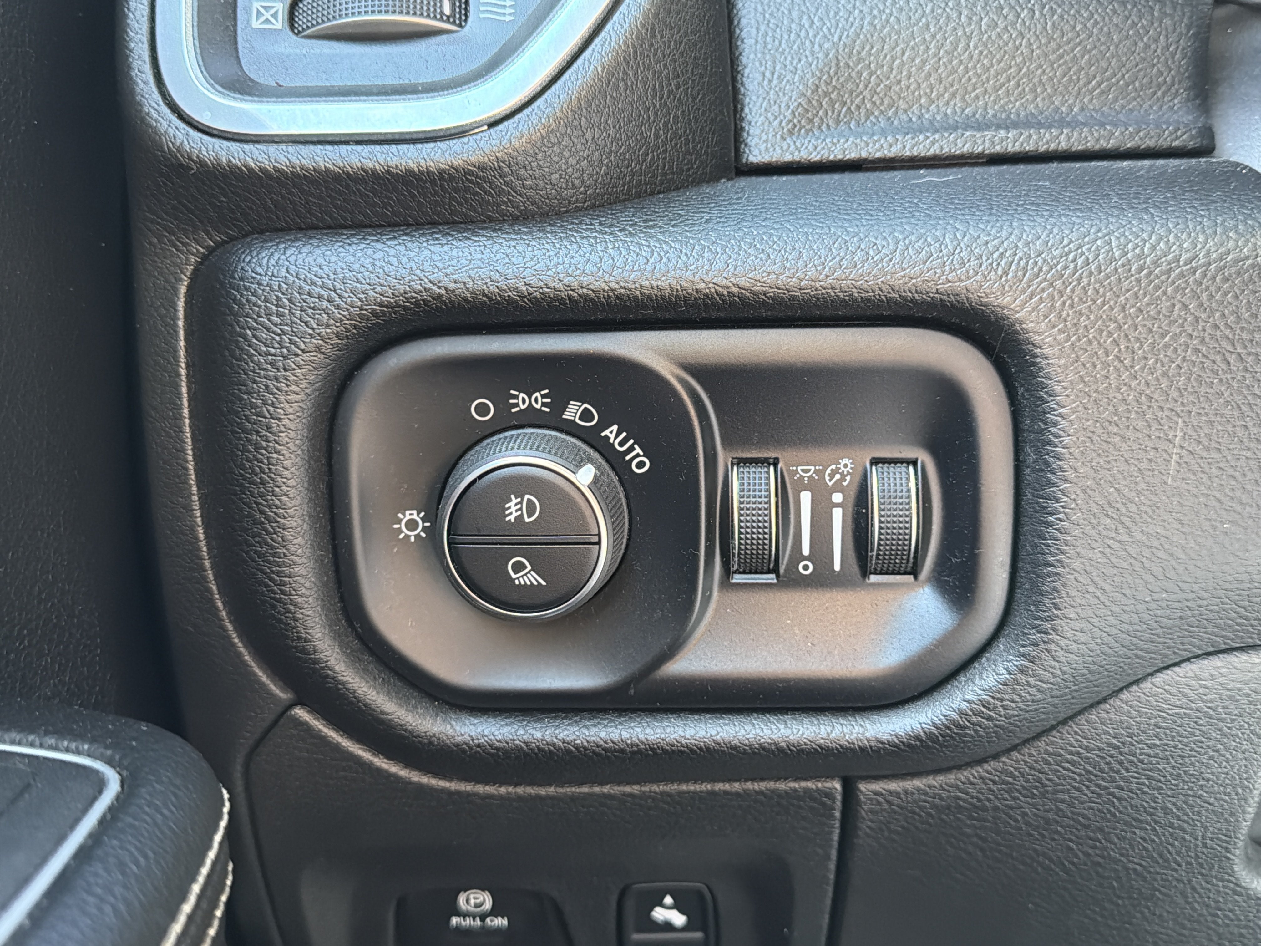 2023 RAM 1500 Laramie Crew Cab 4x4 5'7" Box
