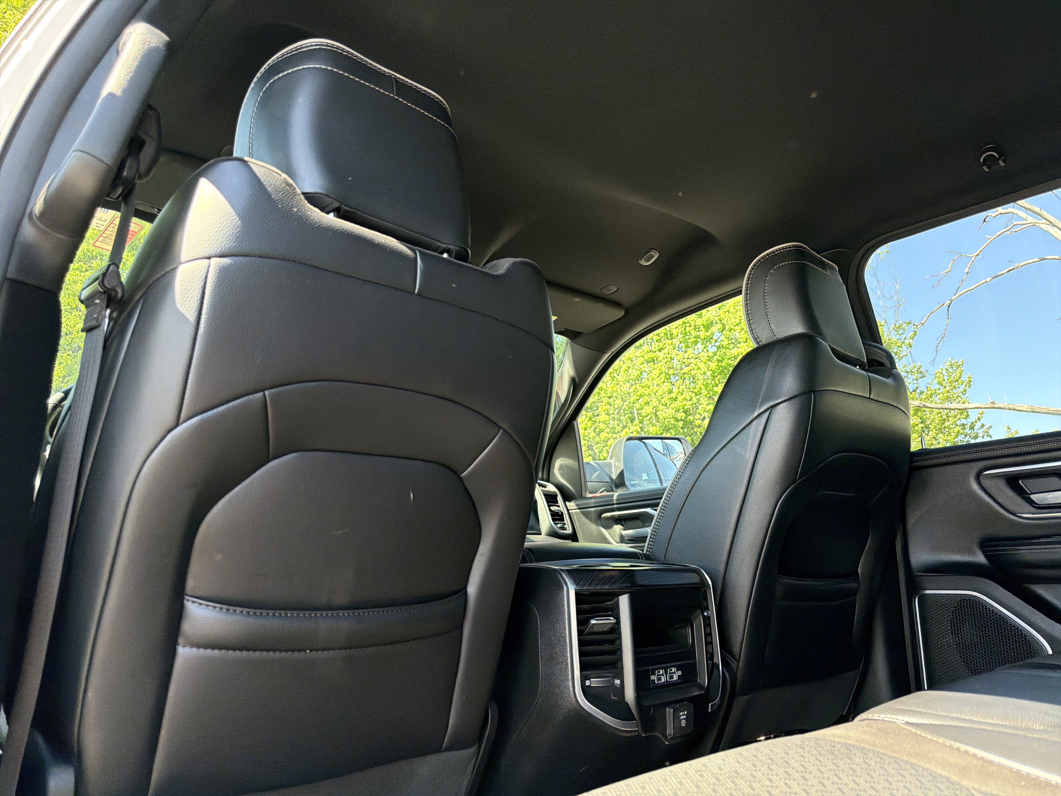 2023 RAM 1500 Laramie Crew Cab 4x4 5'7" Box