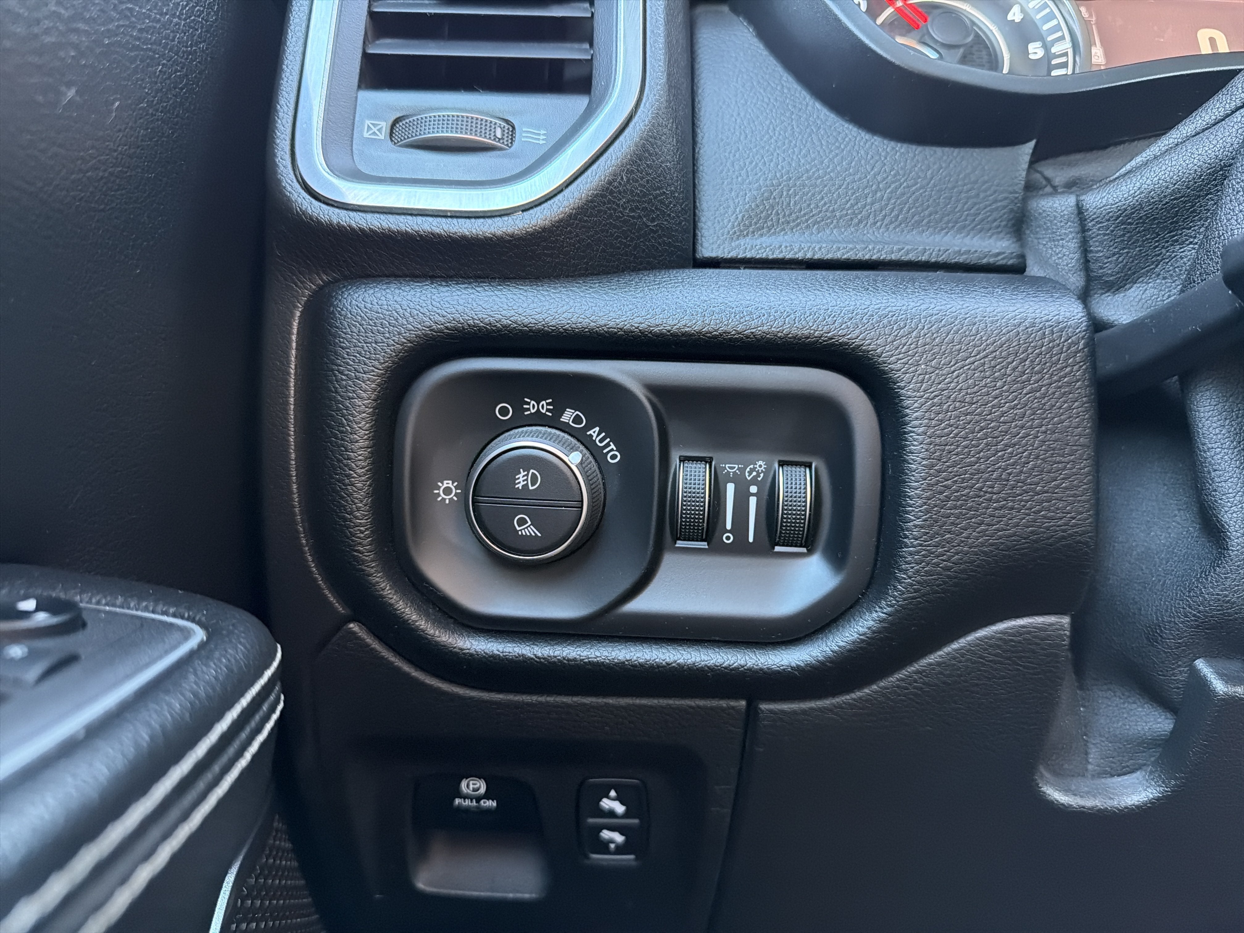 2021 RAM 1500 Laramie Crew Cab 4x4 5'7" Box
