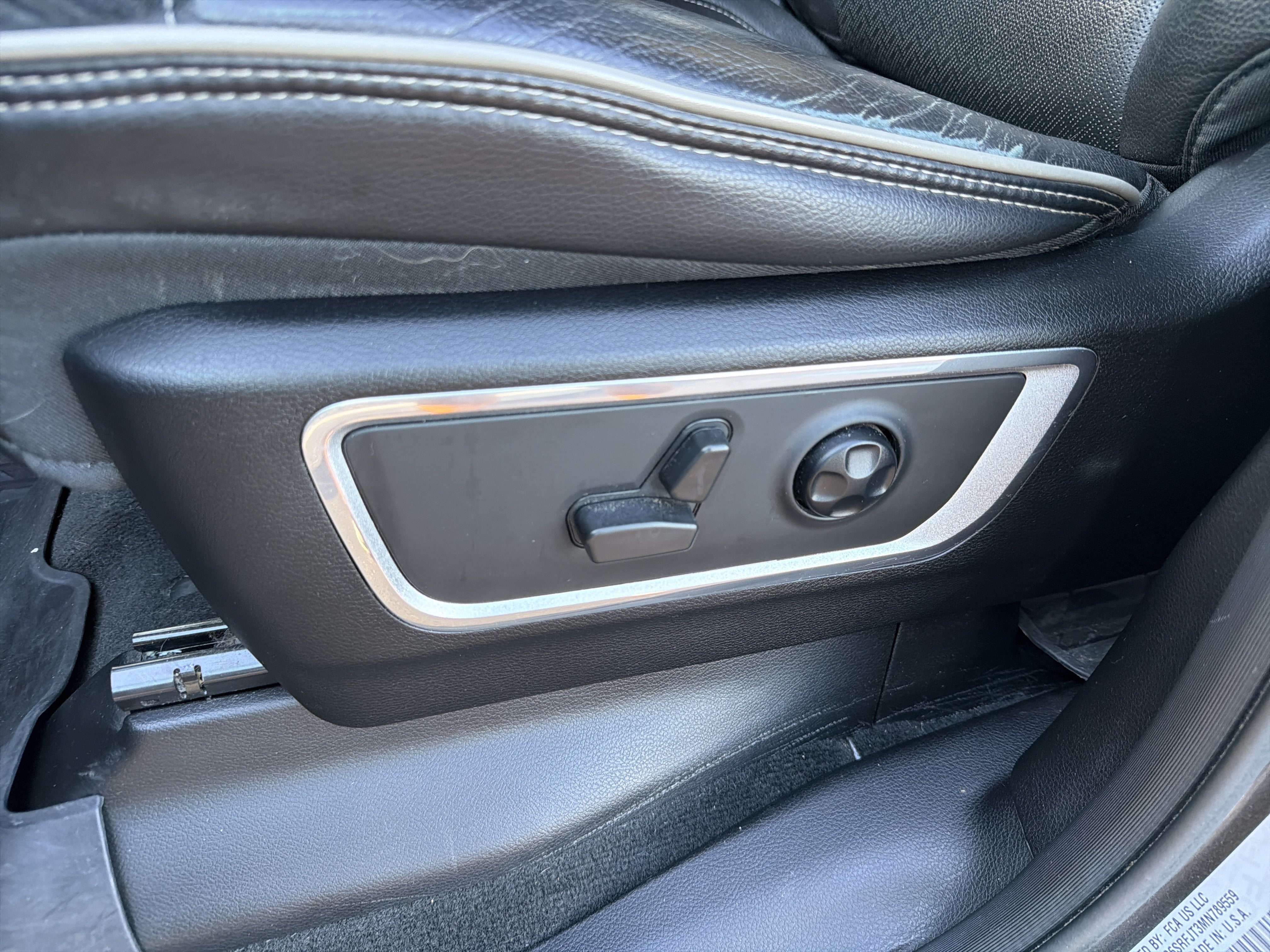 2021 RAM 1500 Laramie Crew Cab 4x4 5'7" Box