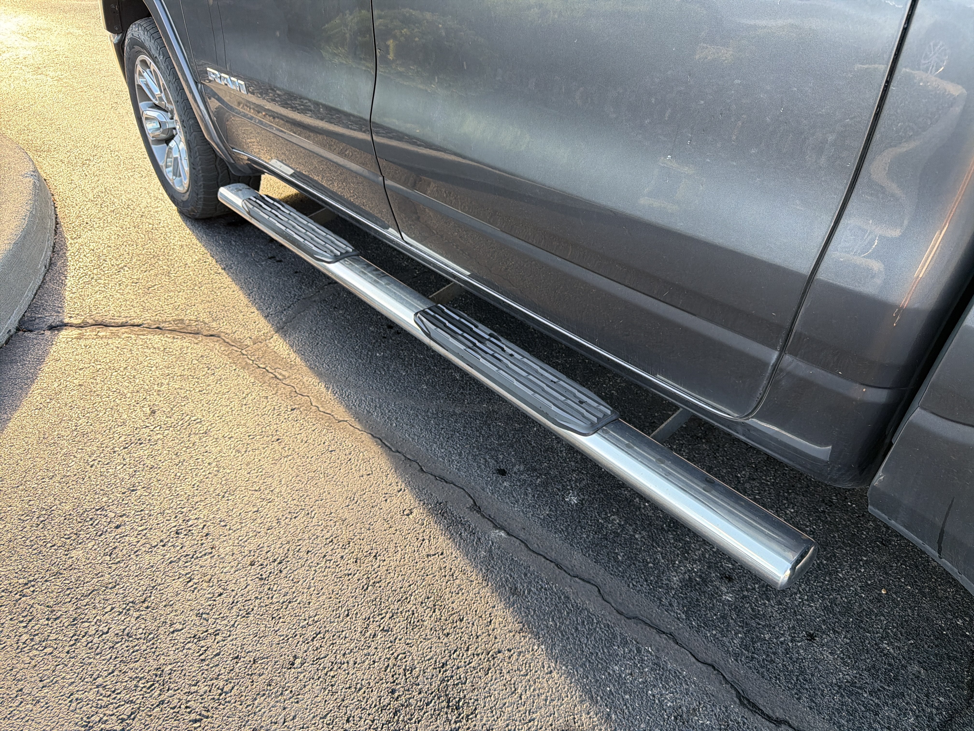 2021 RAM 1500 Laramie Crew Cab 4x4 5'7" Box