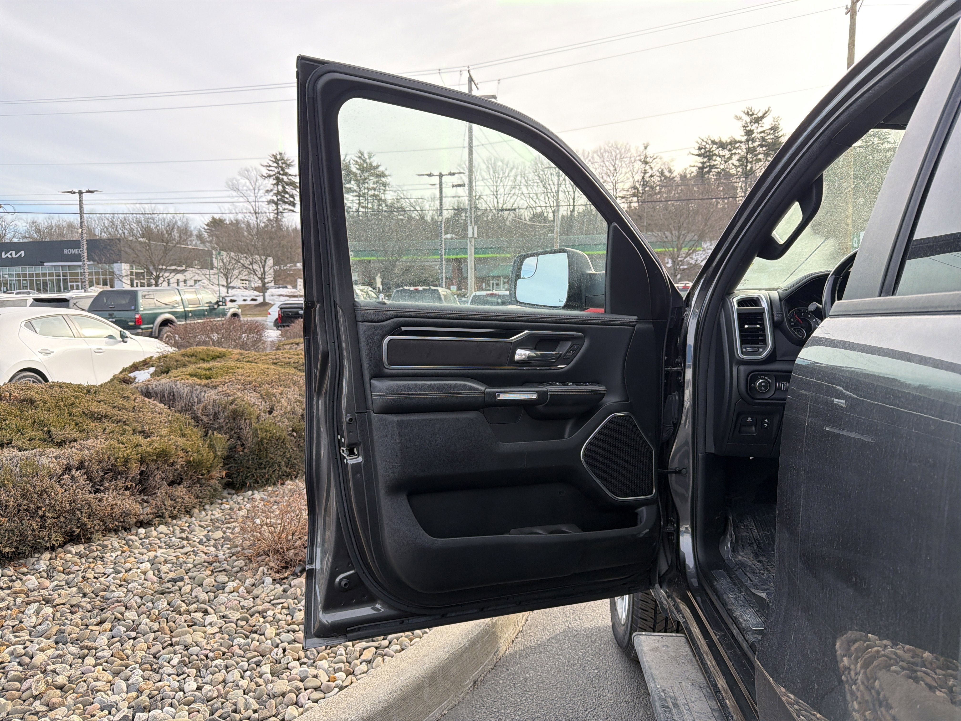 2021 RAM 1500 Laramie Crew Cab 4x4 6'4" Box