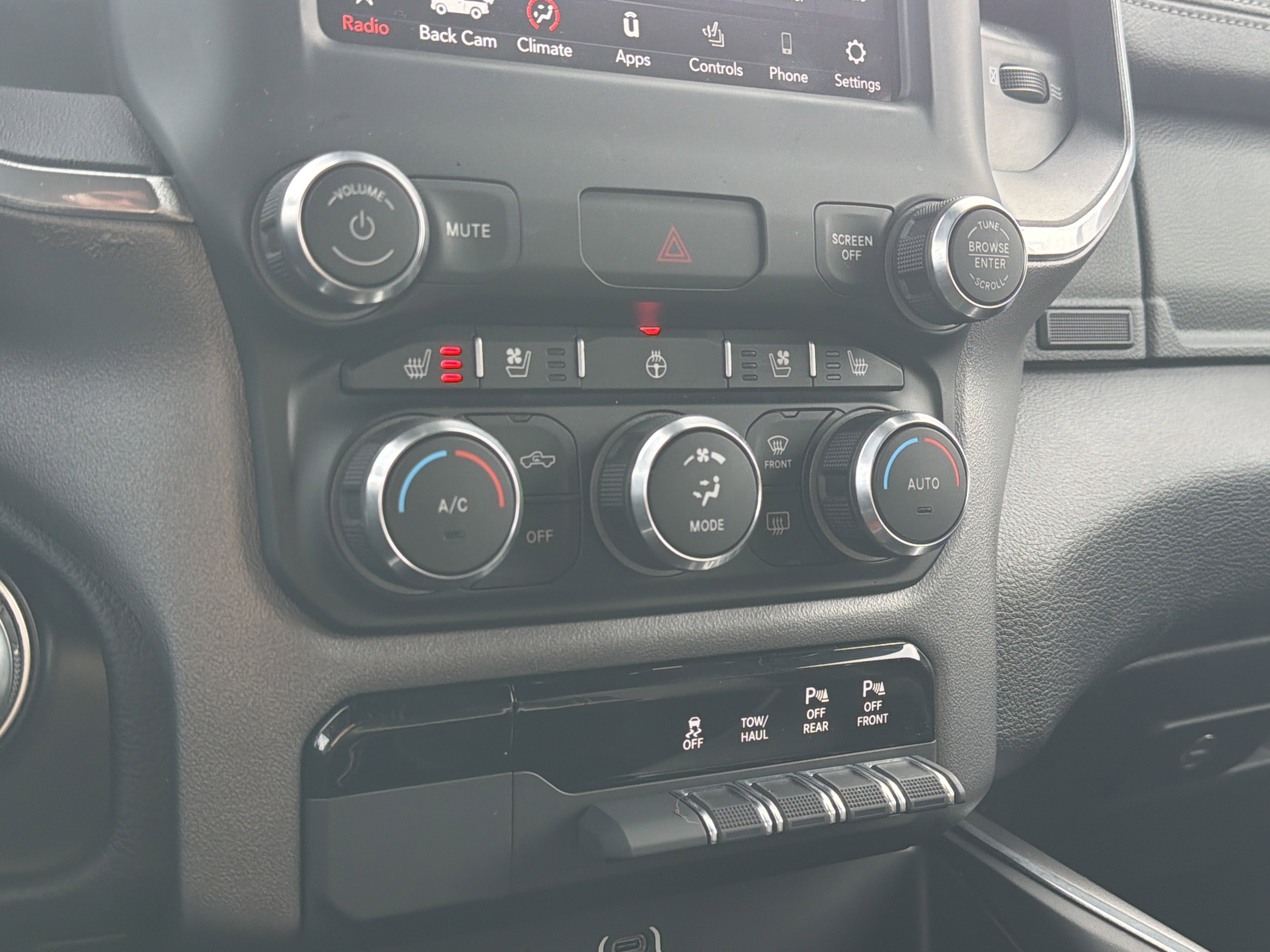 2021 RAM 1500 Laramie Crew Cab 4x4 6'4" Box