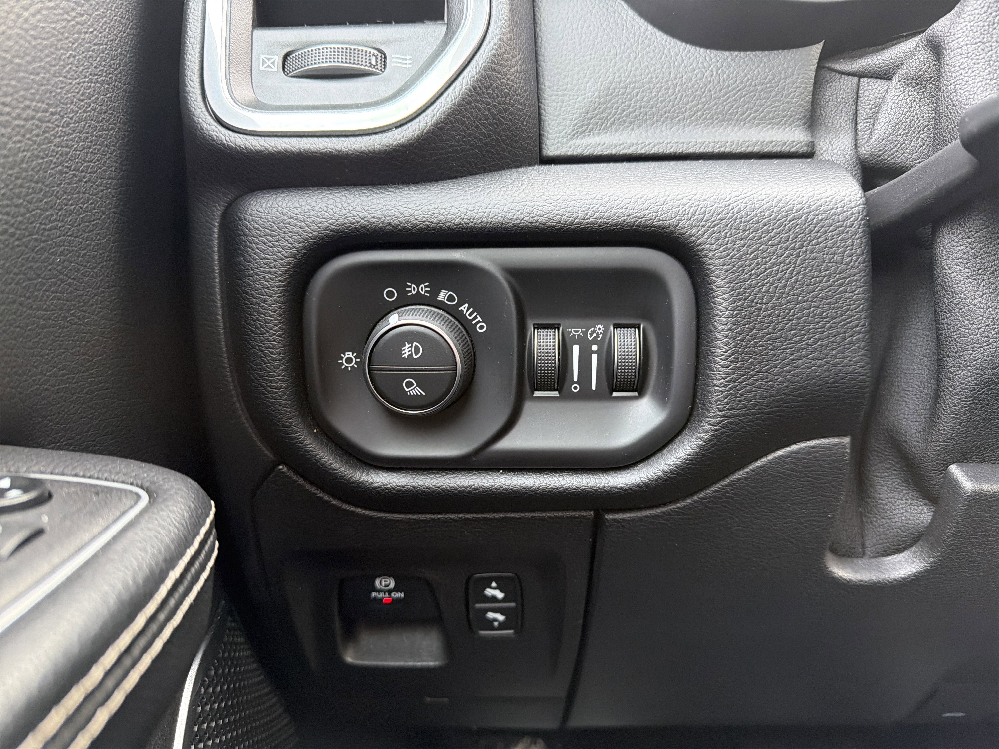 2021 RAM 1500 Laramie Crew Cab 4x4 6'4" Box