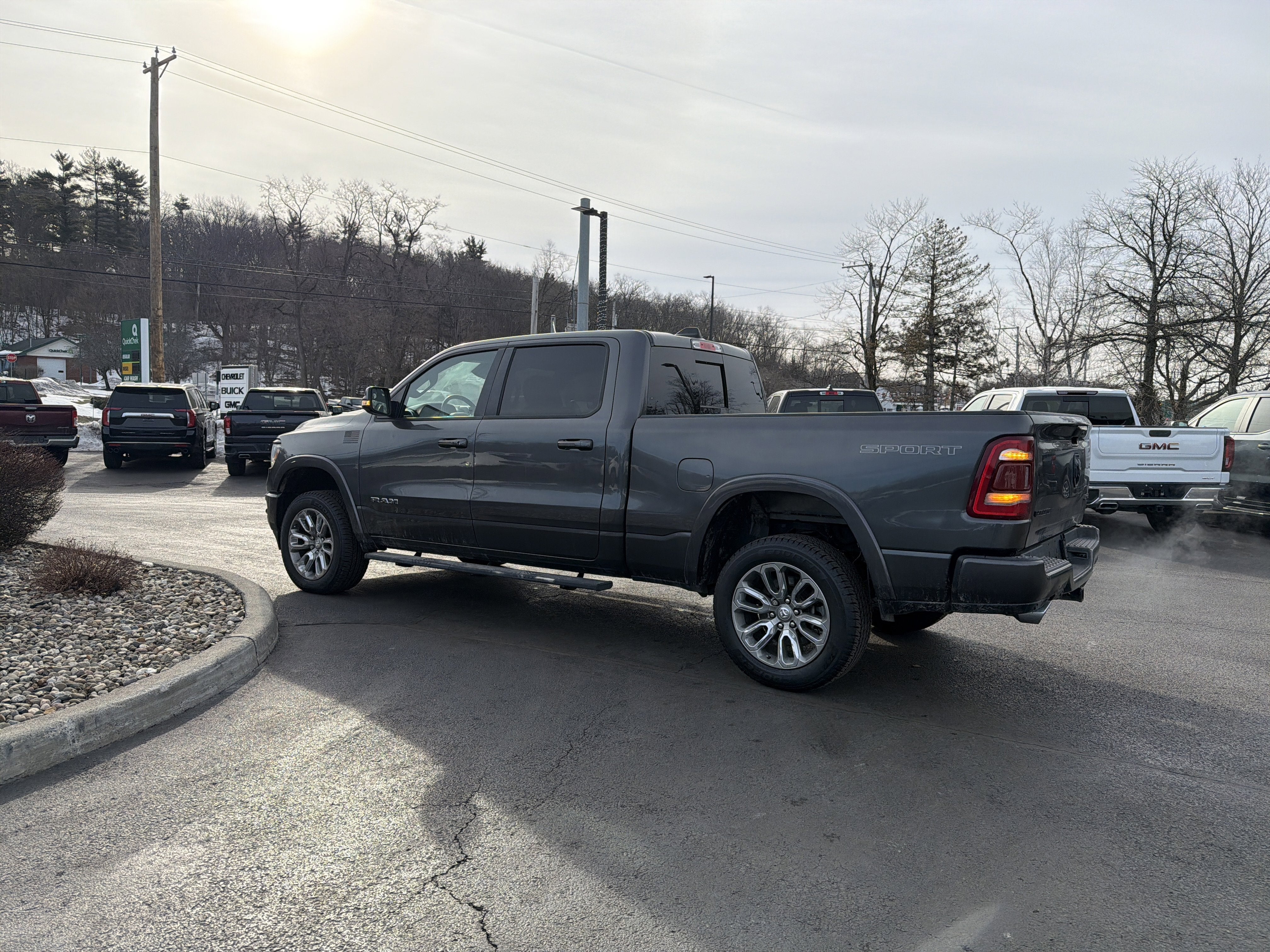 2021 RAM 1500 Laramie Crew Cab 4x4 6'4" Box
