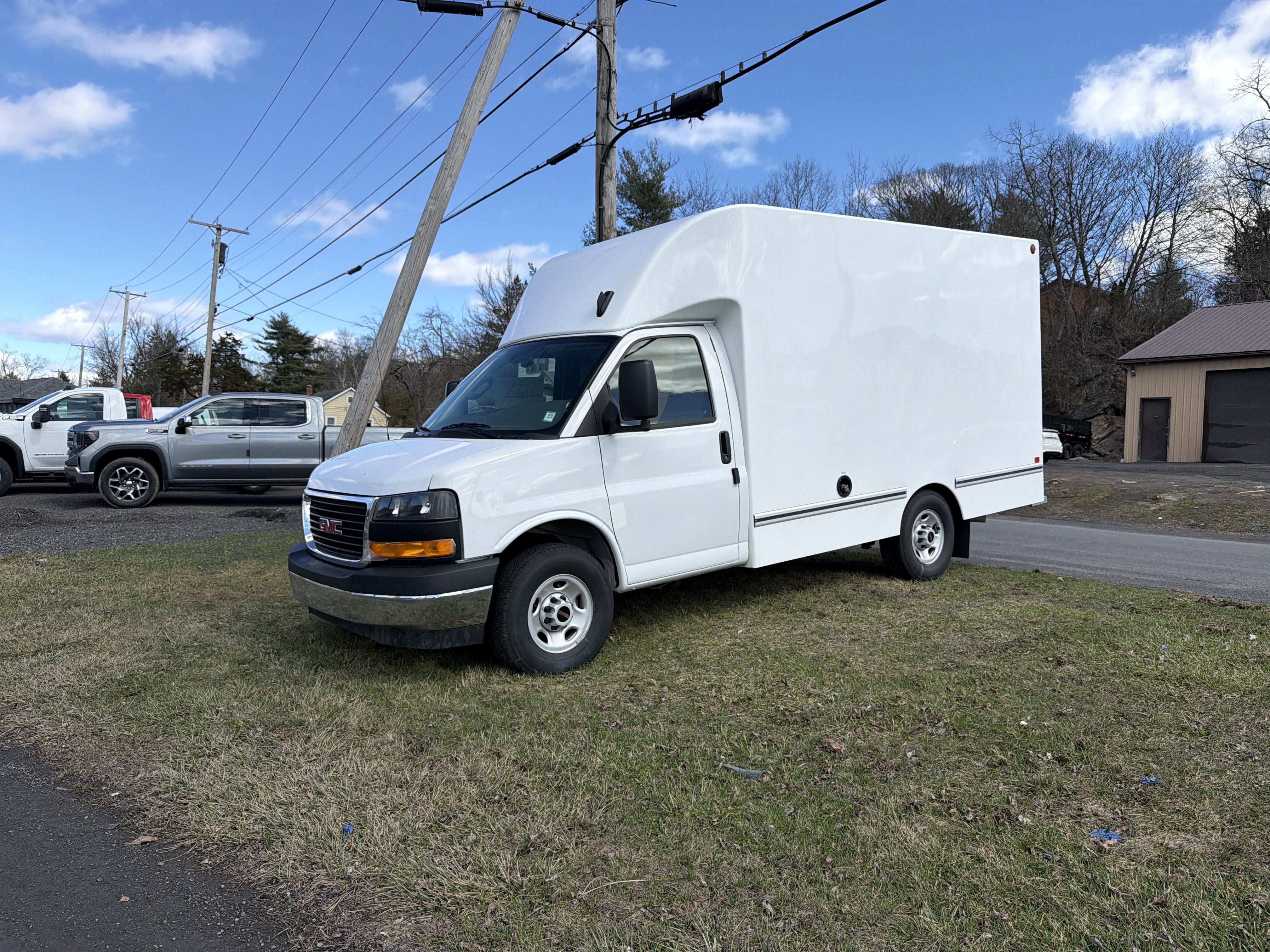 2025 GMC Savana Cutaway 3500 1WT