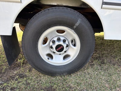 2025 GMC Savana Cutaway 3500 1WT