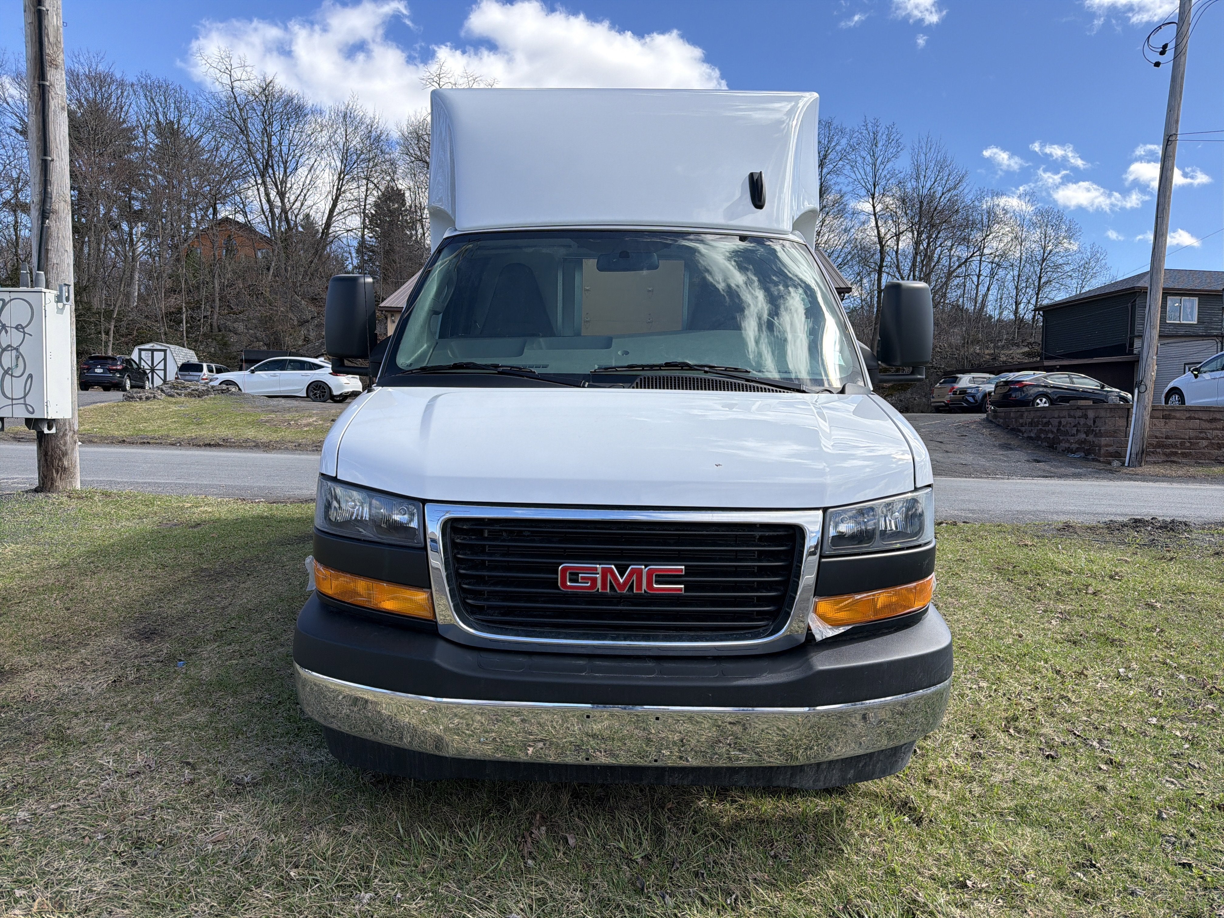 2025 GMC Savana Cutaway 3500 1WT