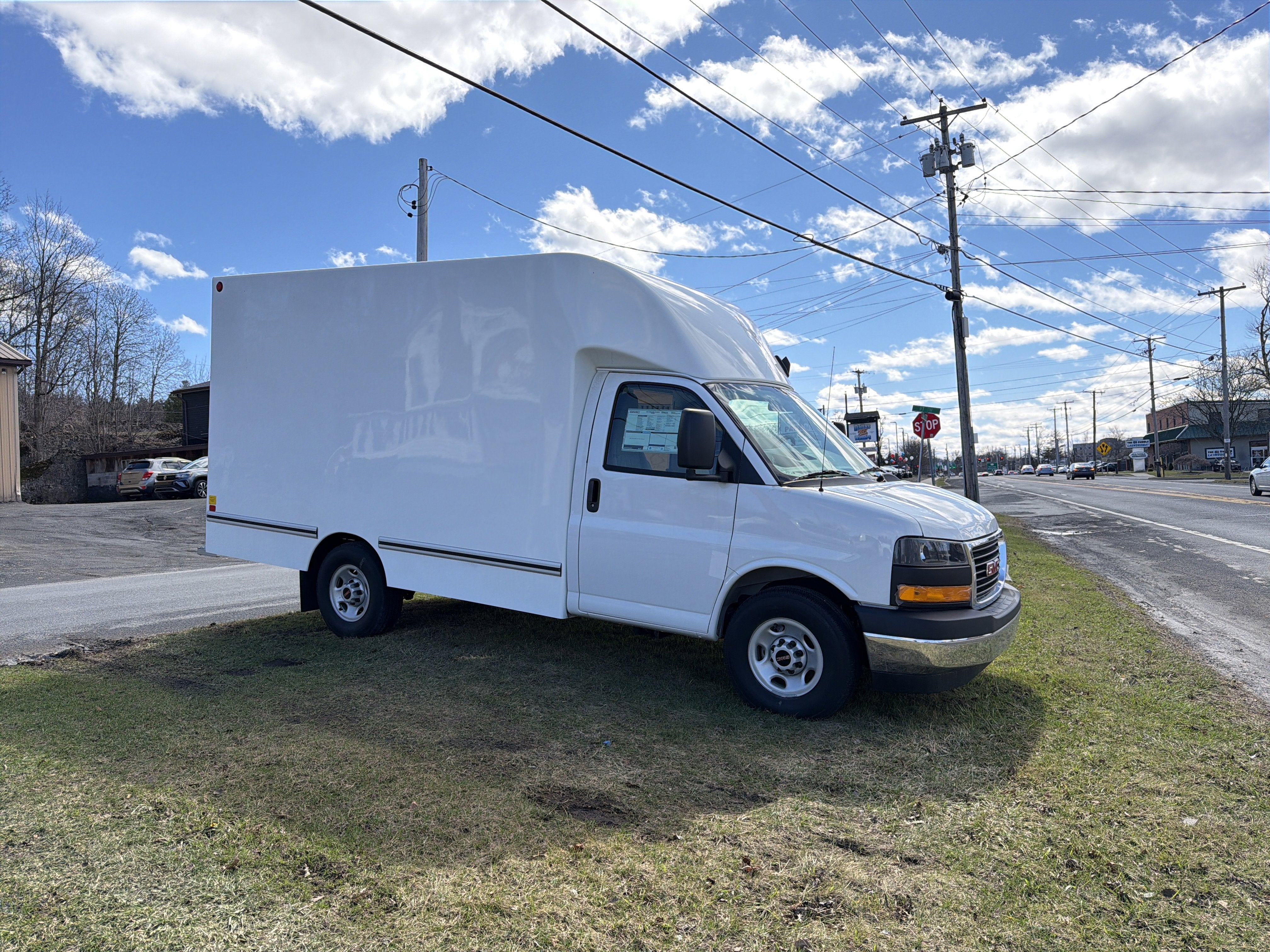 2025 GMC Savana Cutaway 3500 1WT