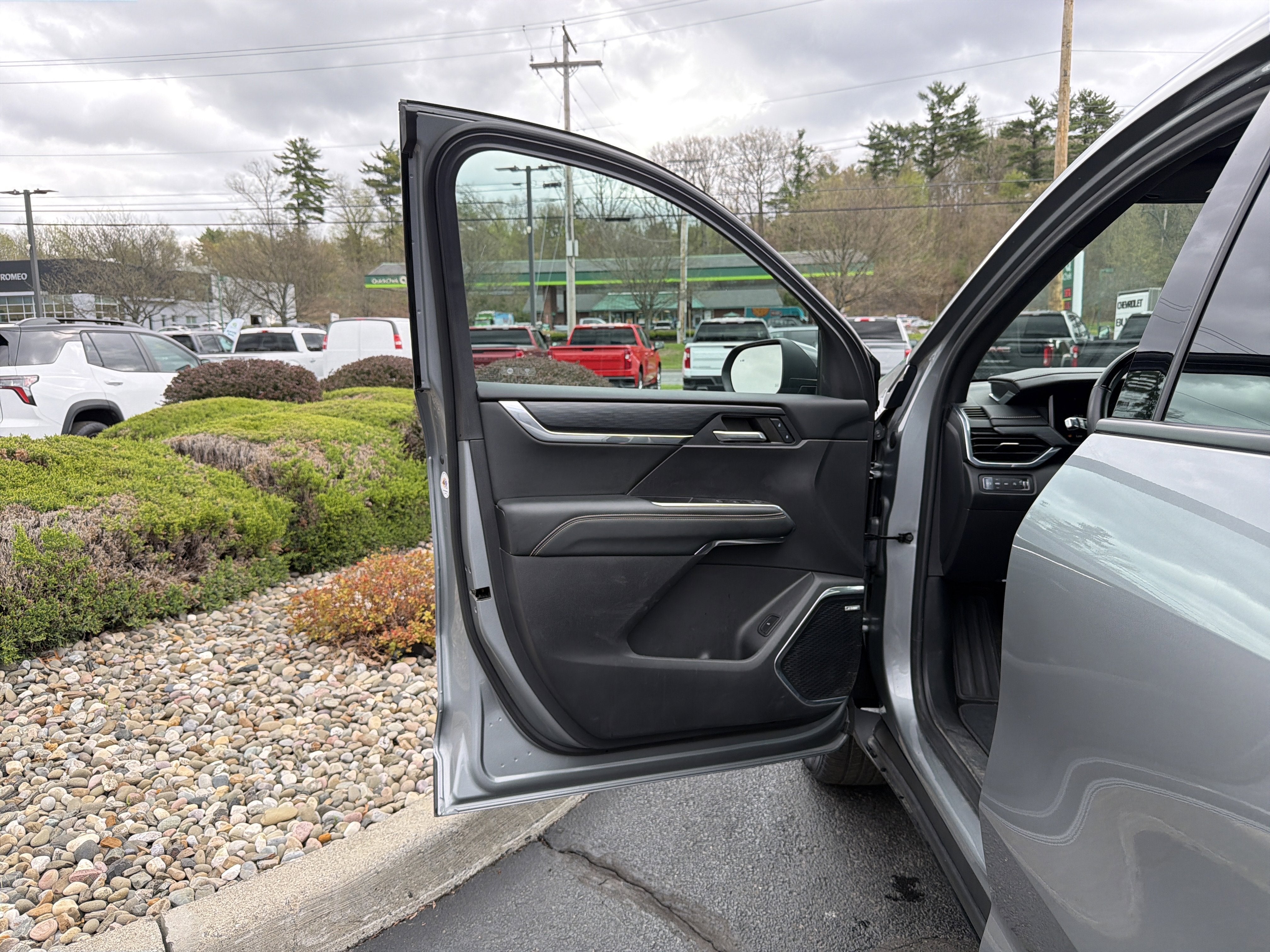 2024 GMC Acadia Elevation