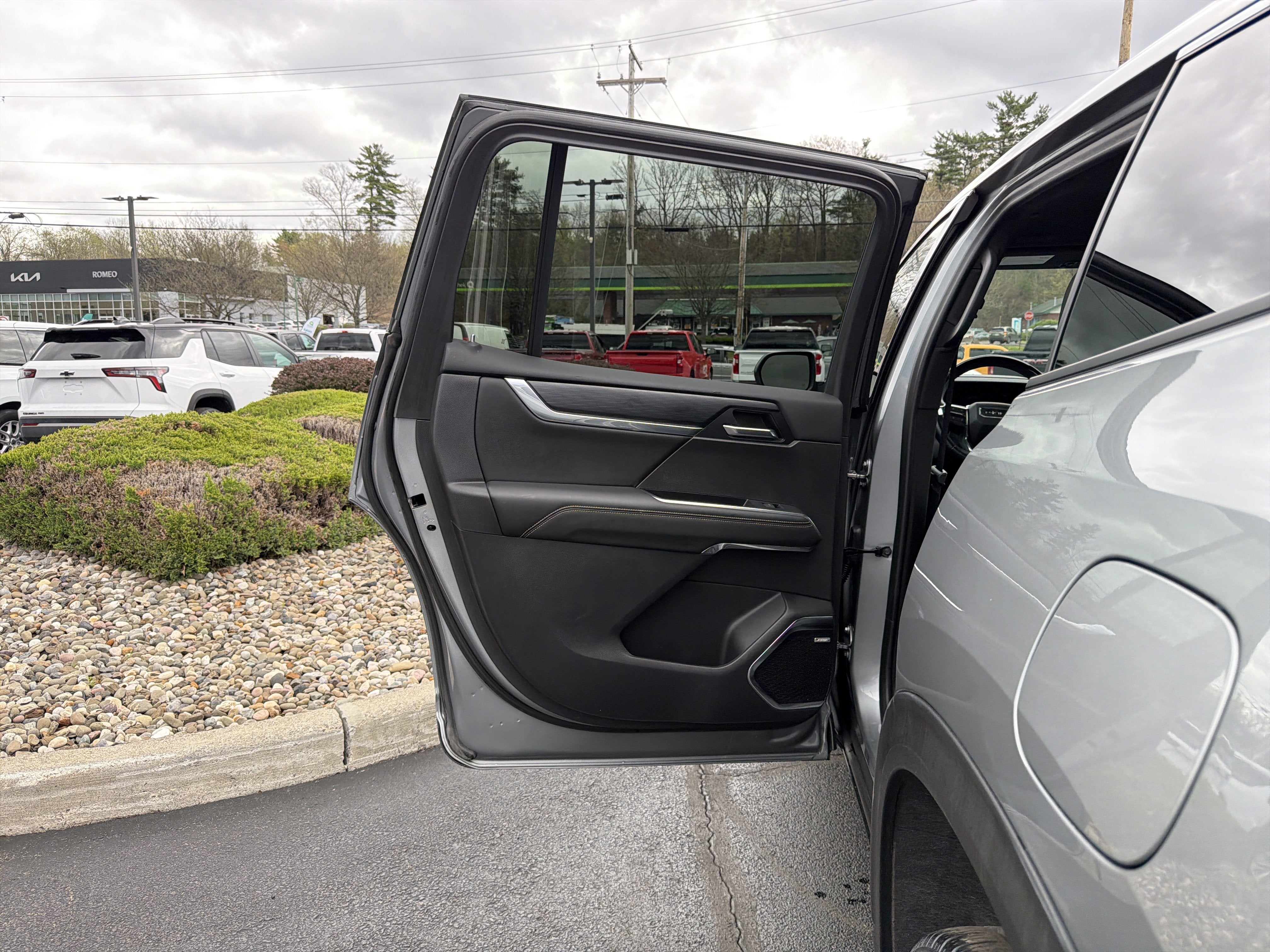 2024 GMC Acadia Elevation