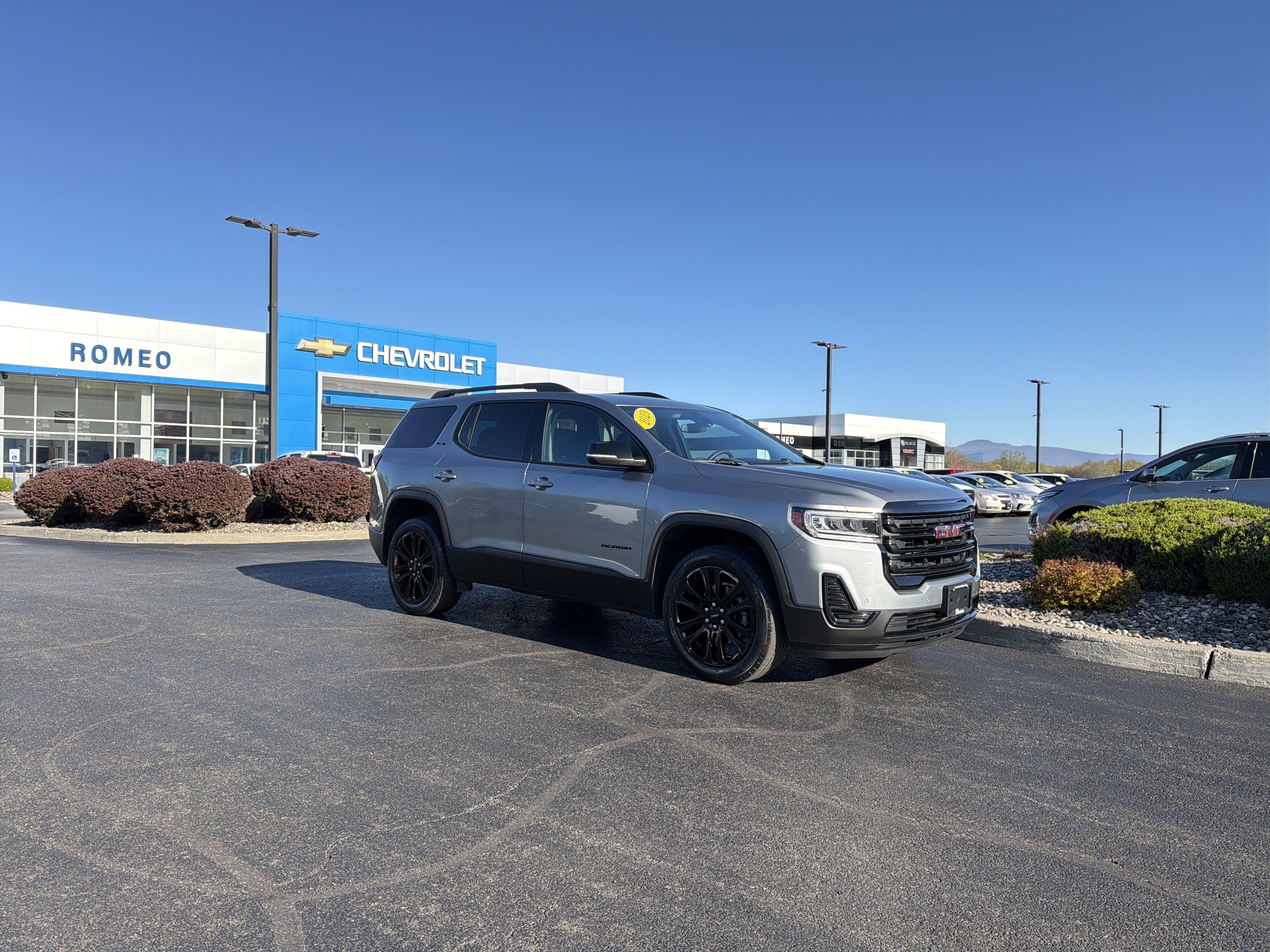 2023 GMC Acadia SLE