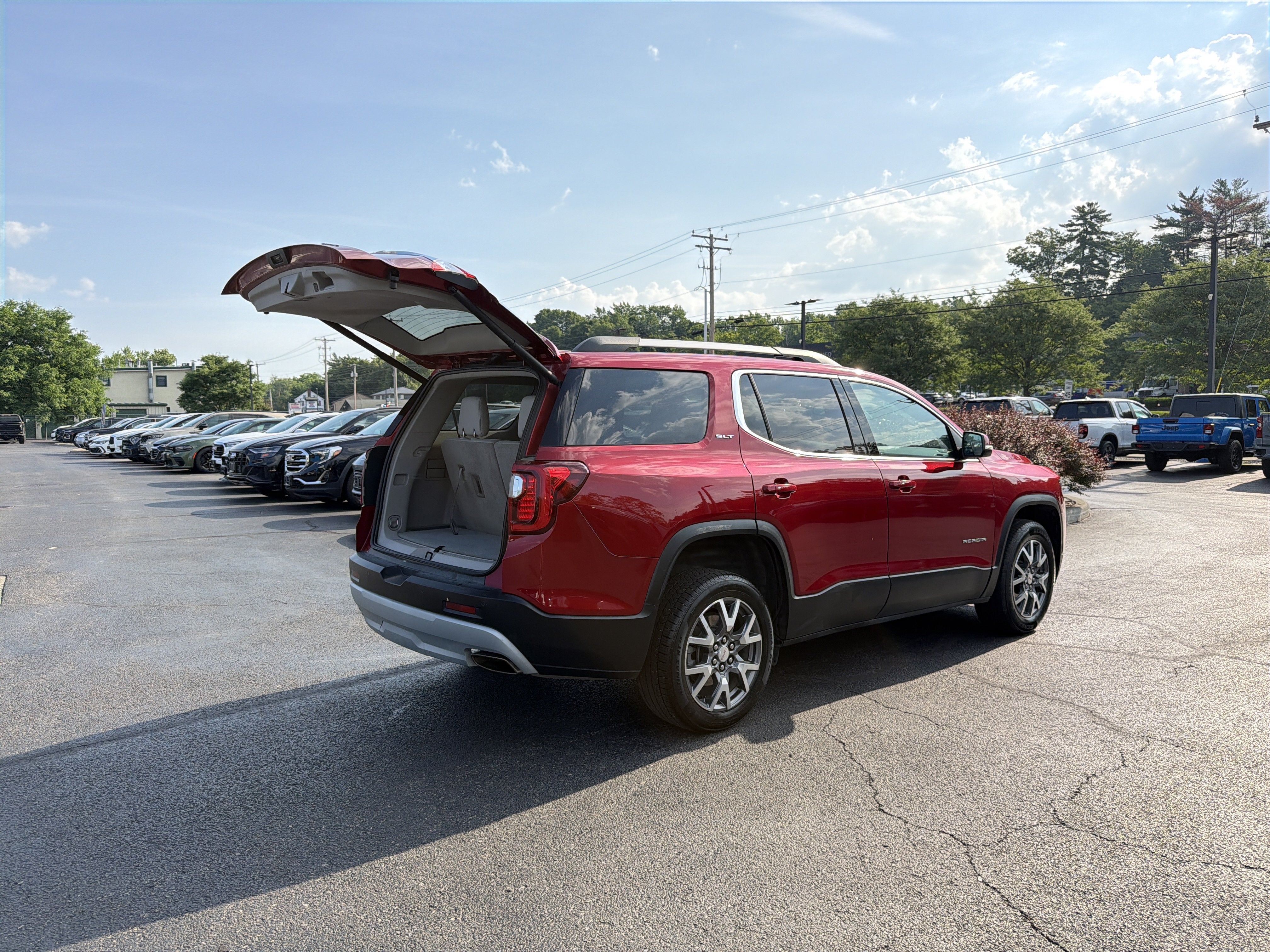 2023 GMC Acadia SLT