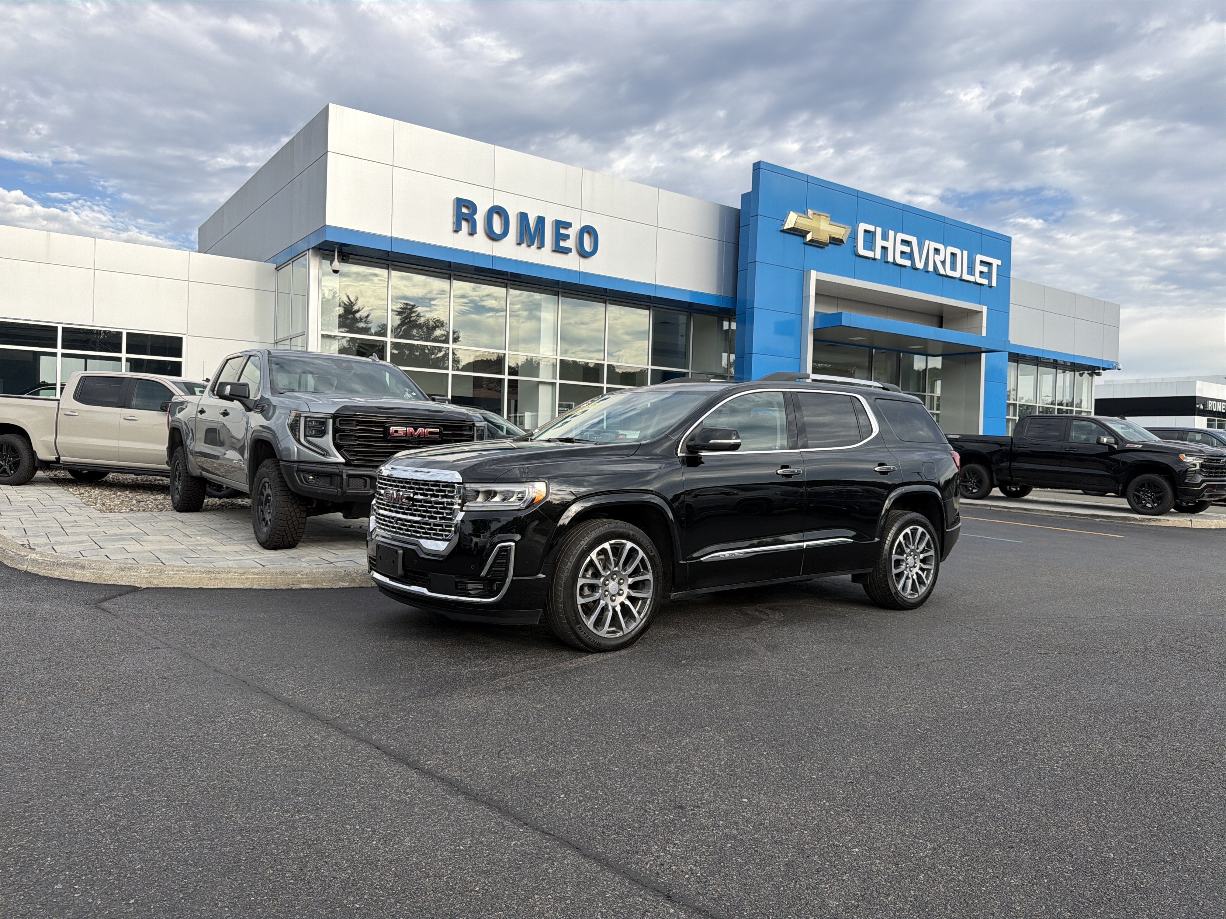 2023 GMC Acadia Denali