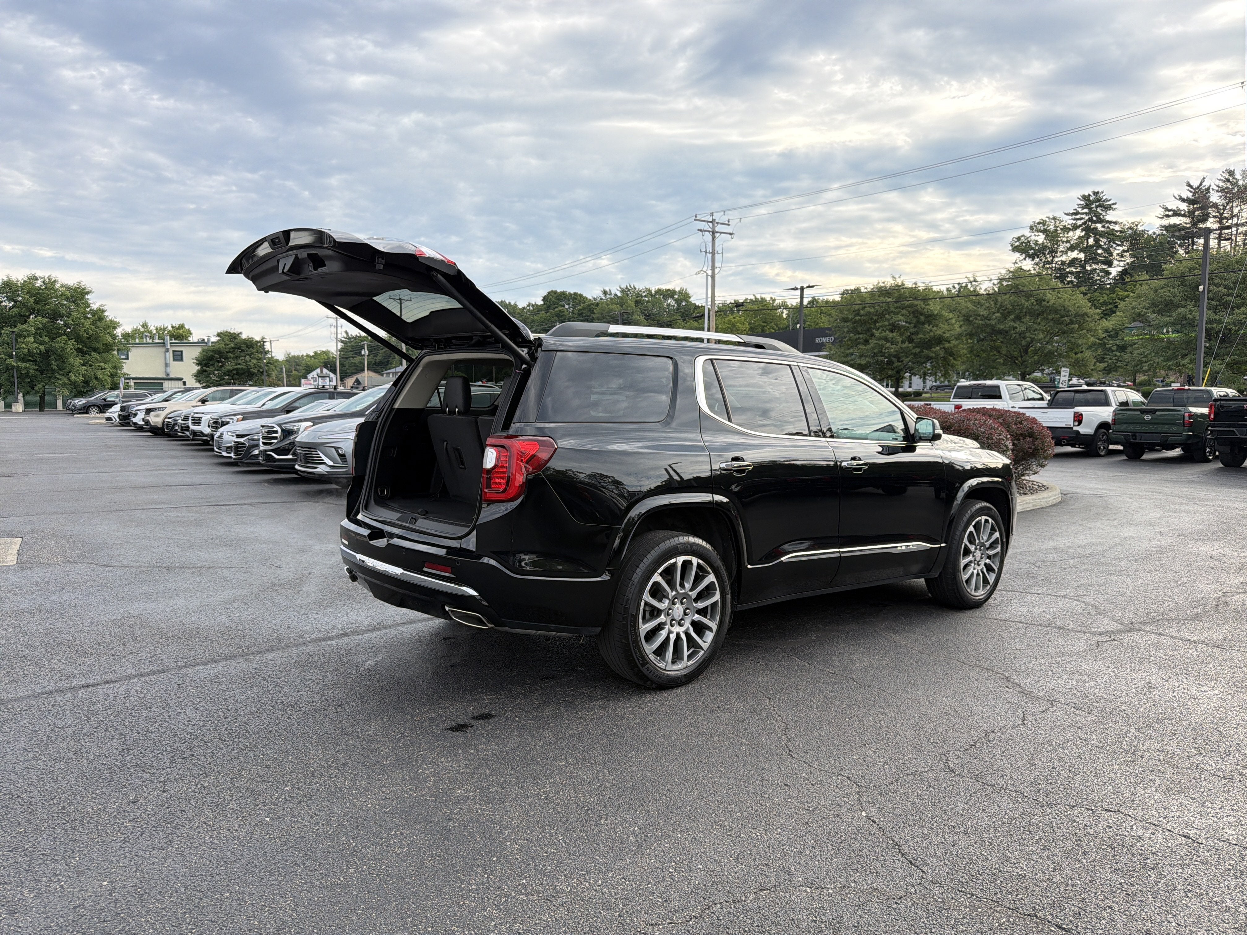 2023 GMC Acadia Denali