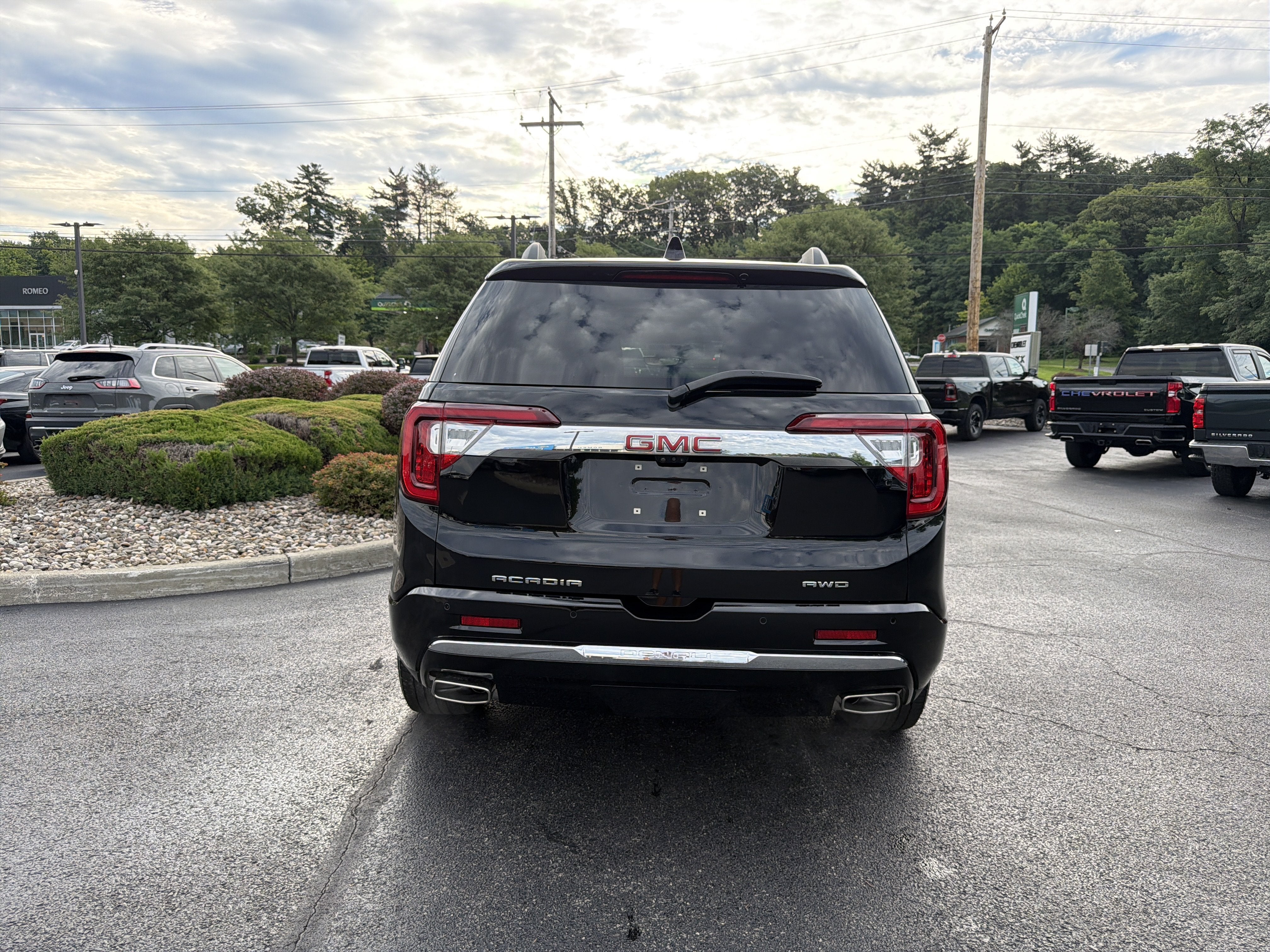 2023 GMC Acadia Denali