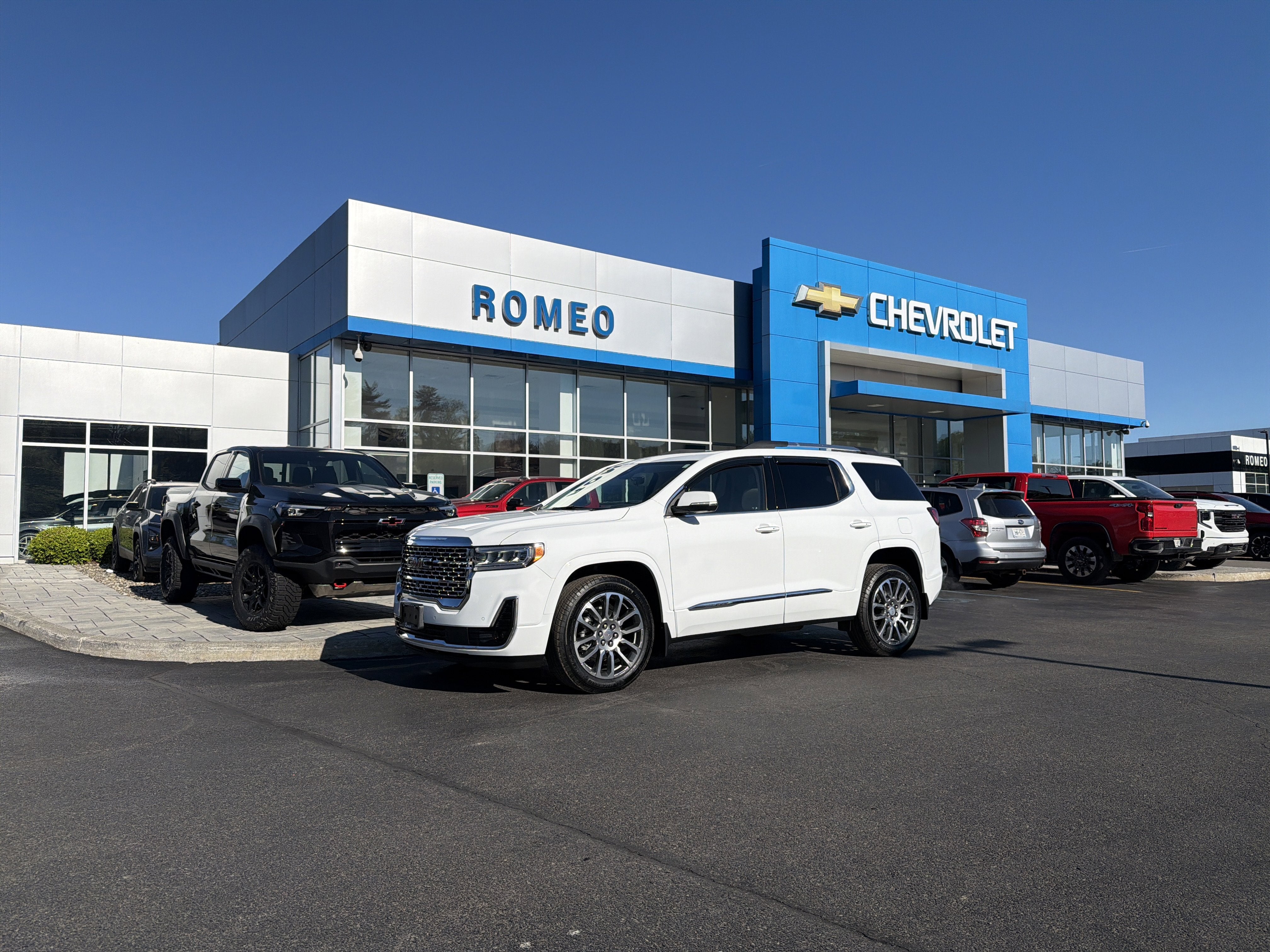2023 GMC Acadia Denali
