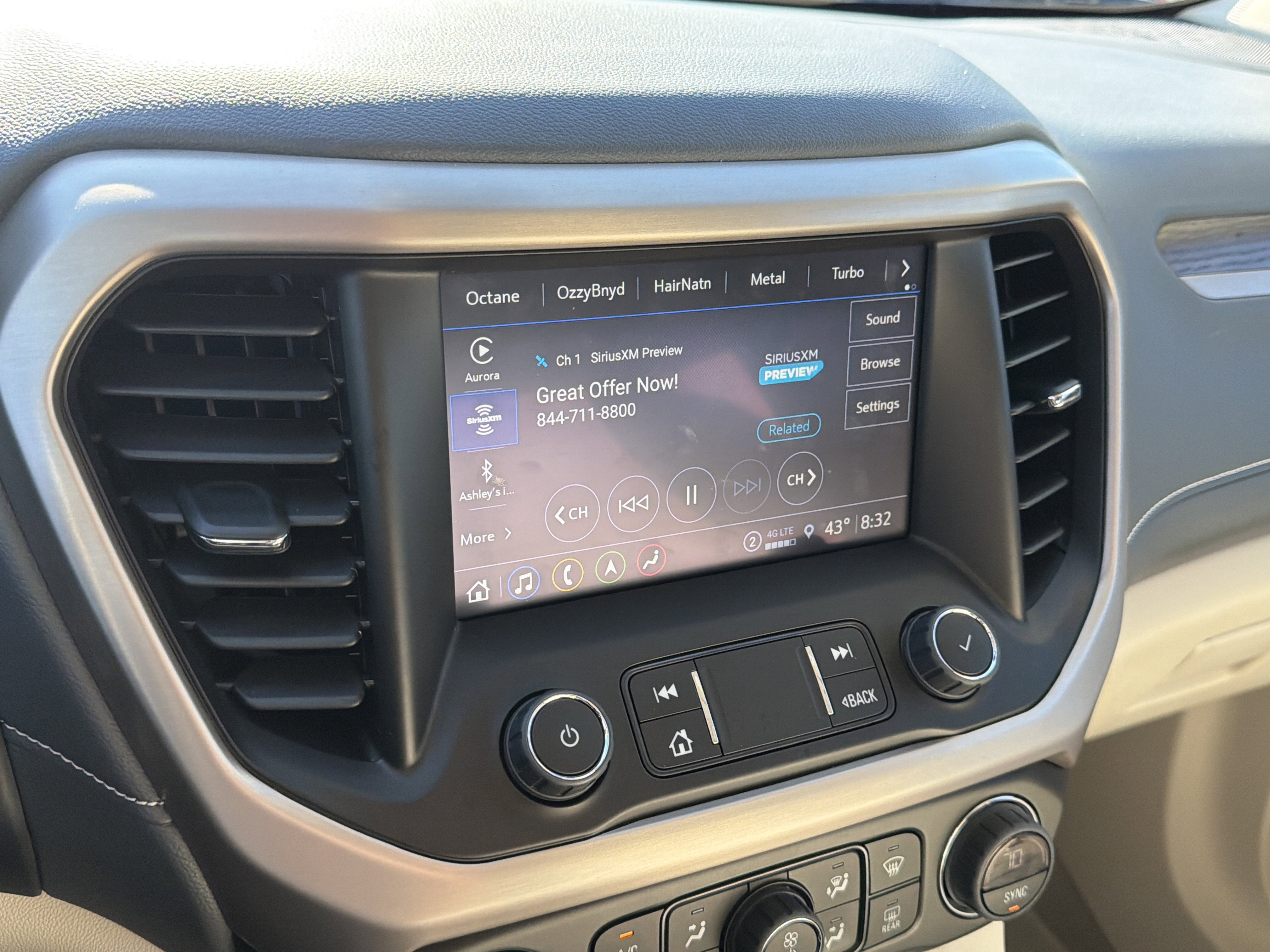 2023 GMC Acadia Denali