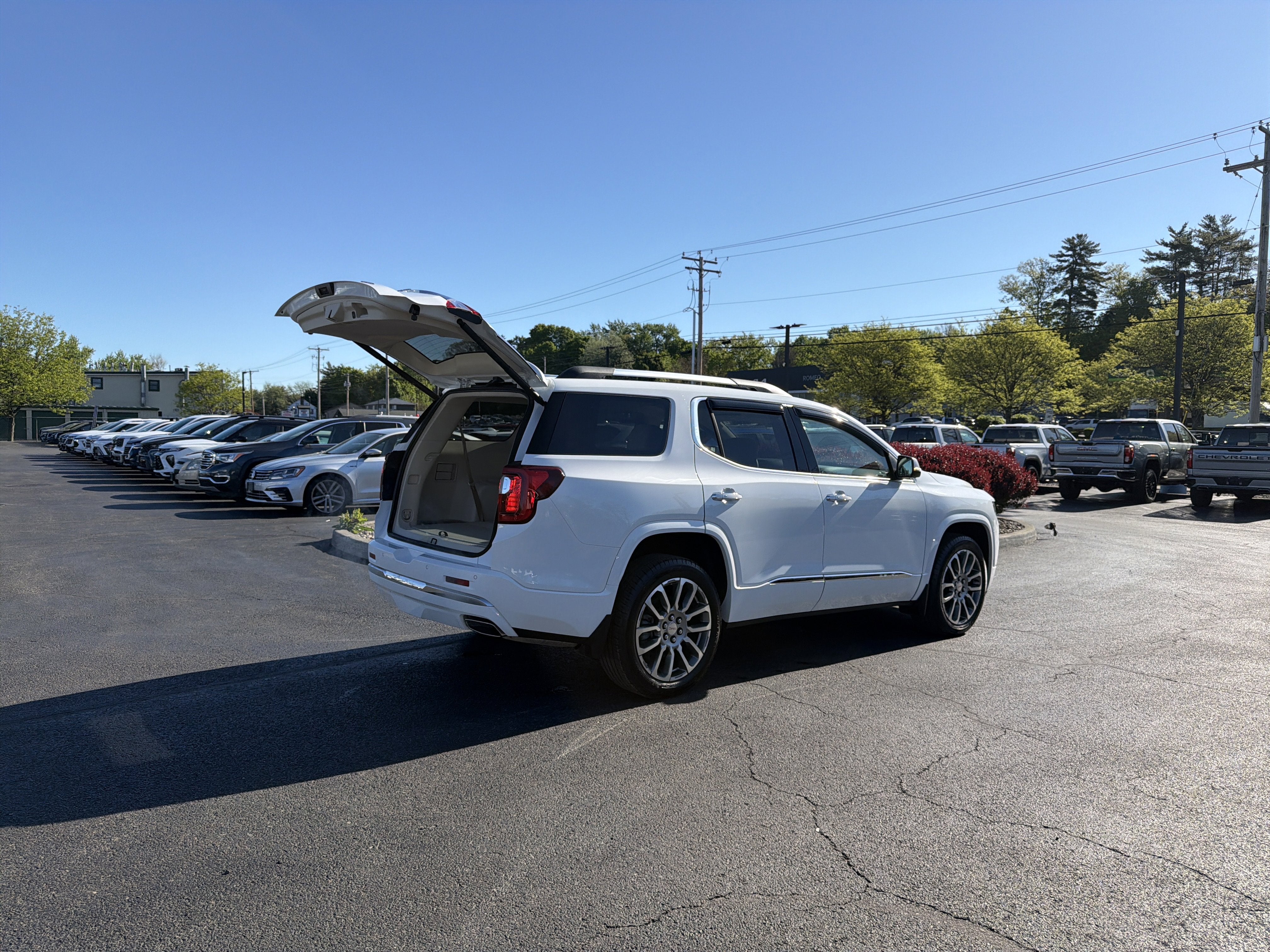 2023 GMC Acadia Denali