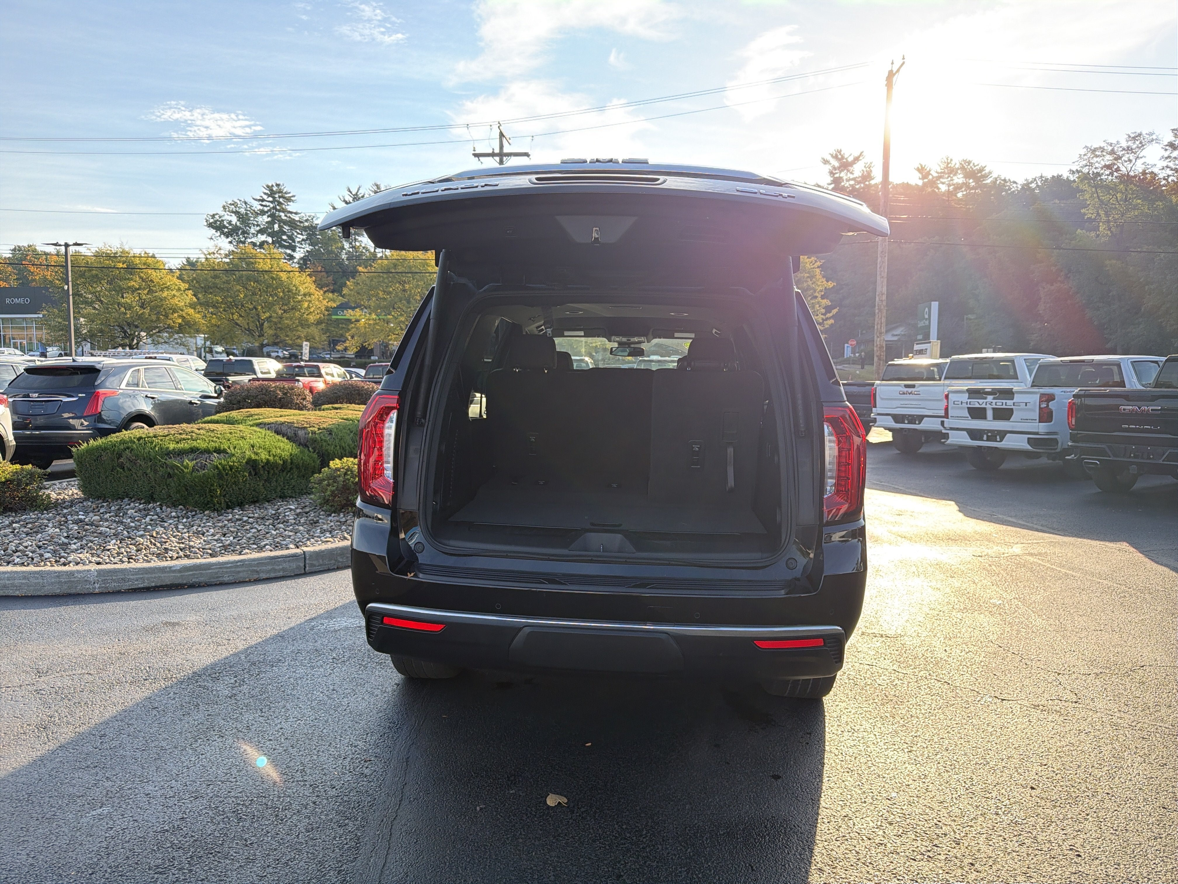 2023 GMC Yukon SLT
