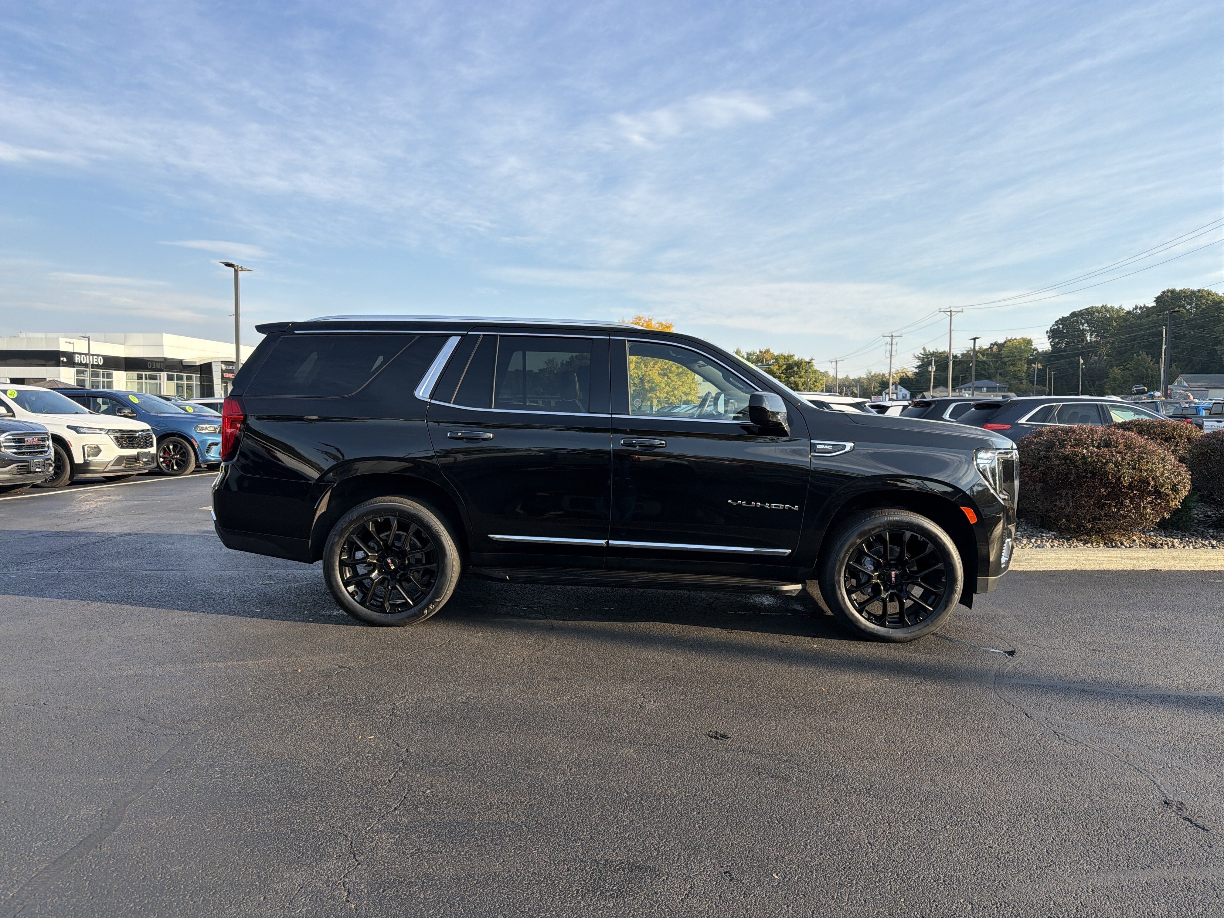 2023 GMC Yukon SLT