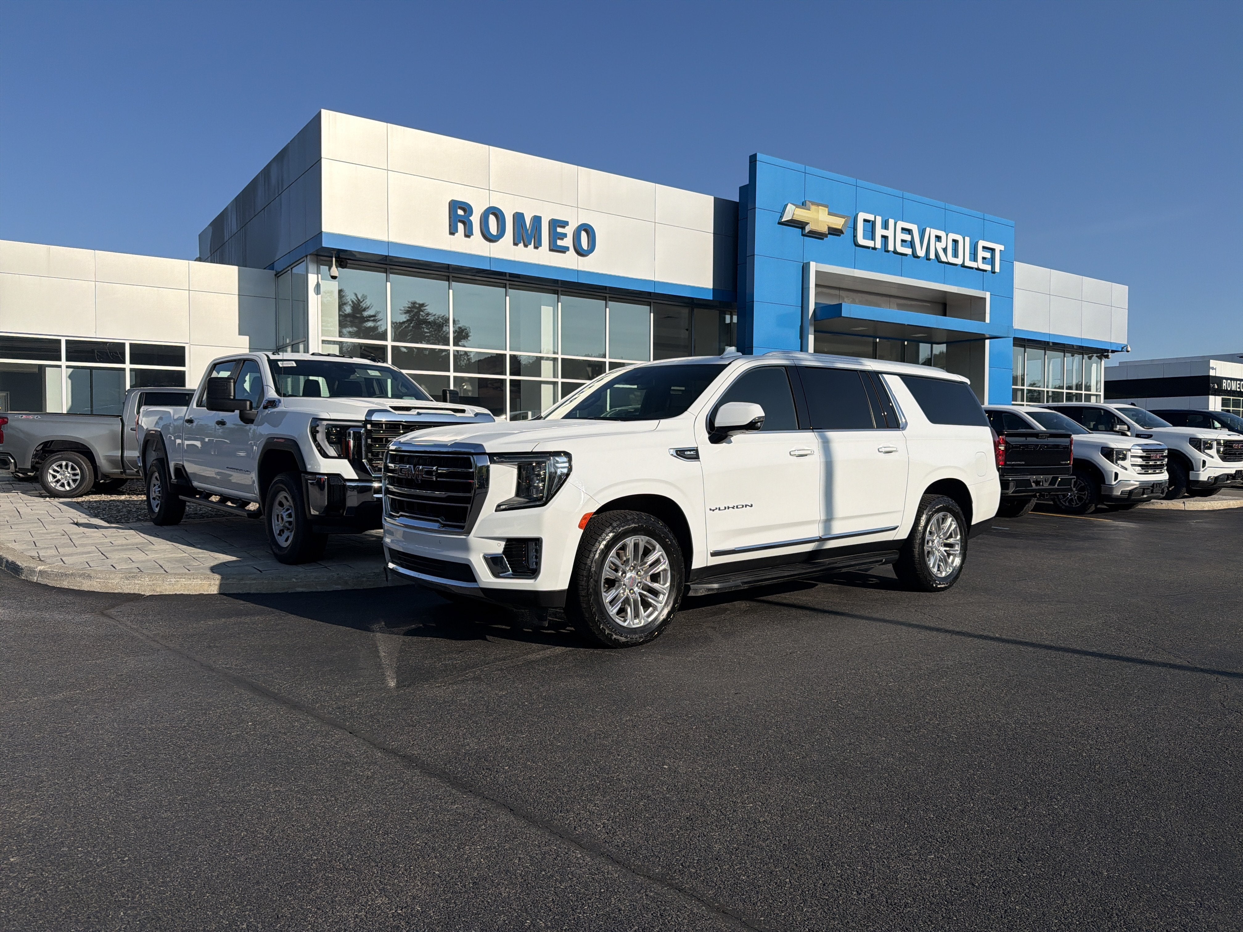 2023 GMC Yukon XL SLT