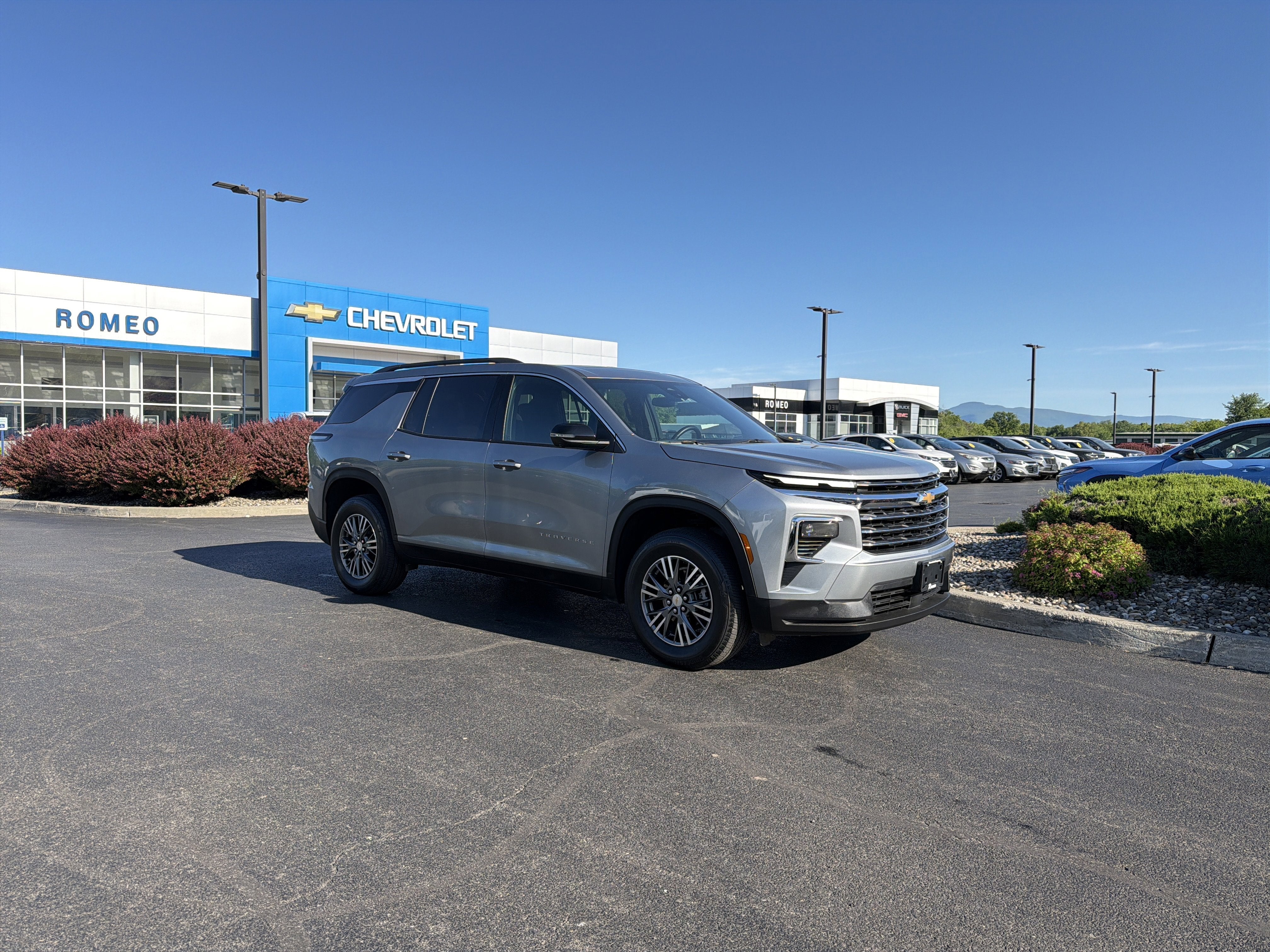2024 Chevrolet Traverse LT