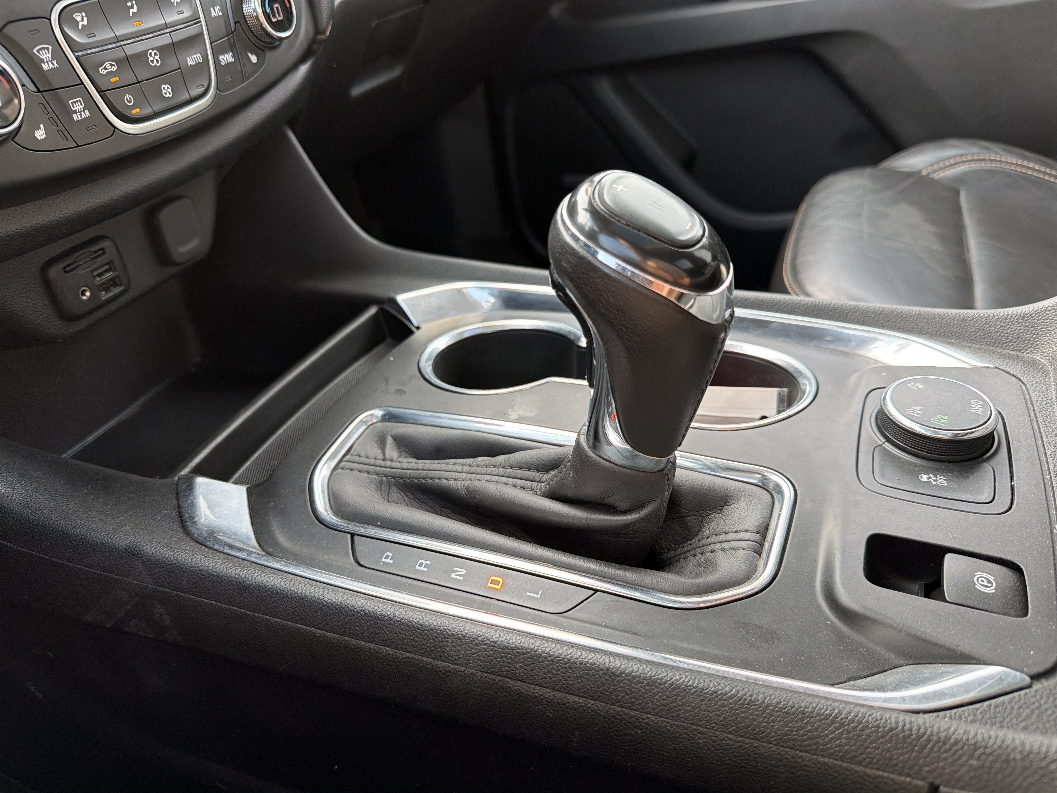 2020 Chevrolet Traverse LT Leather