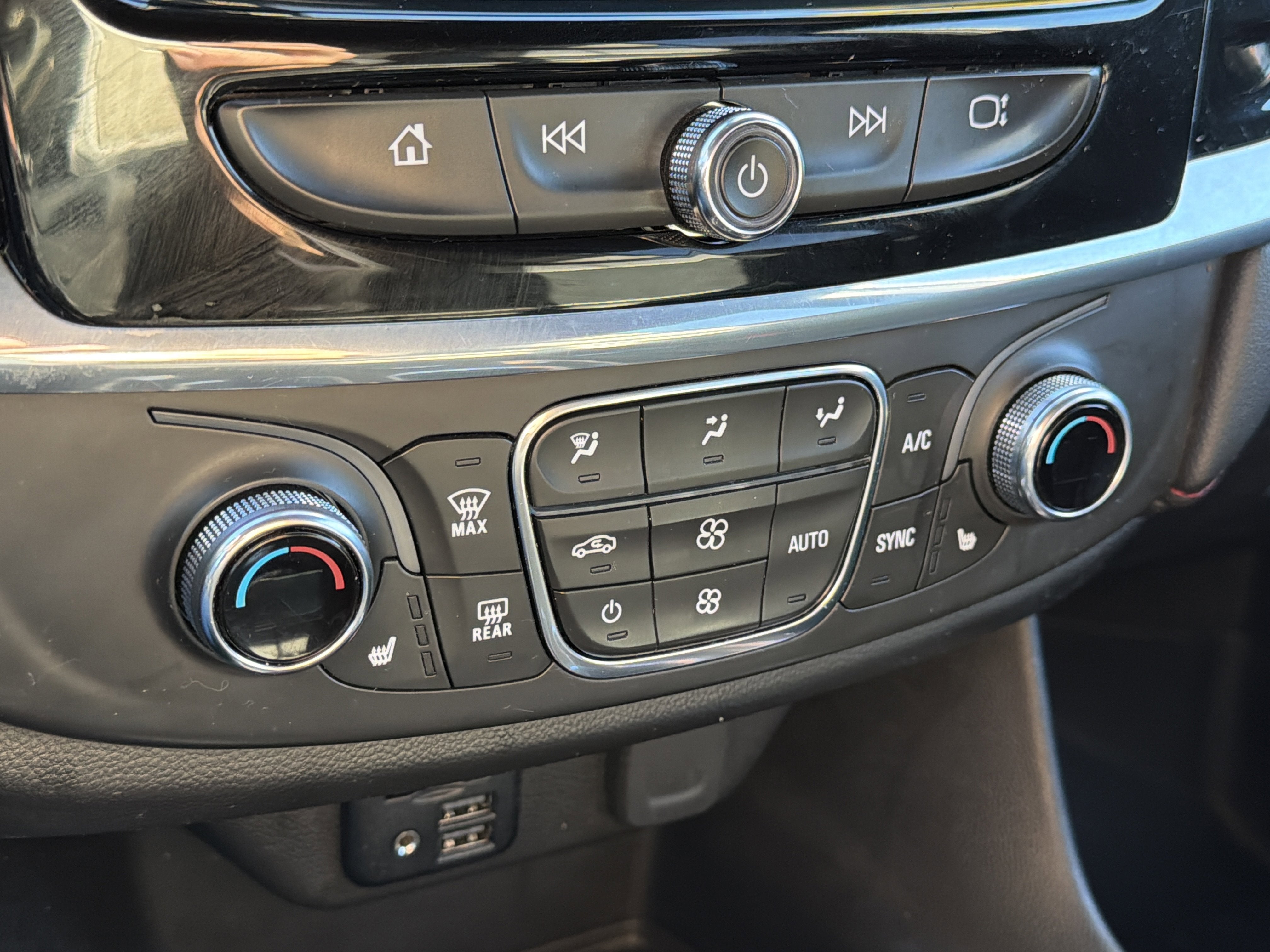 2022 Chevrolet Traverse RS