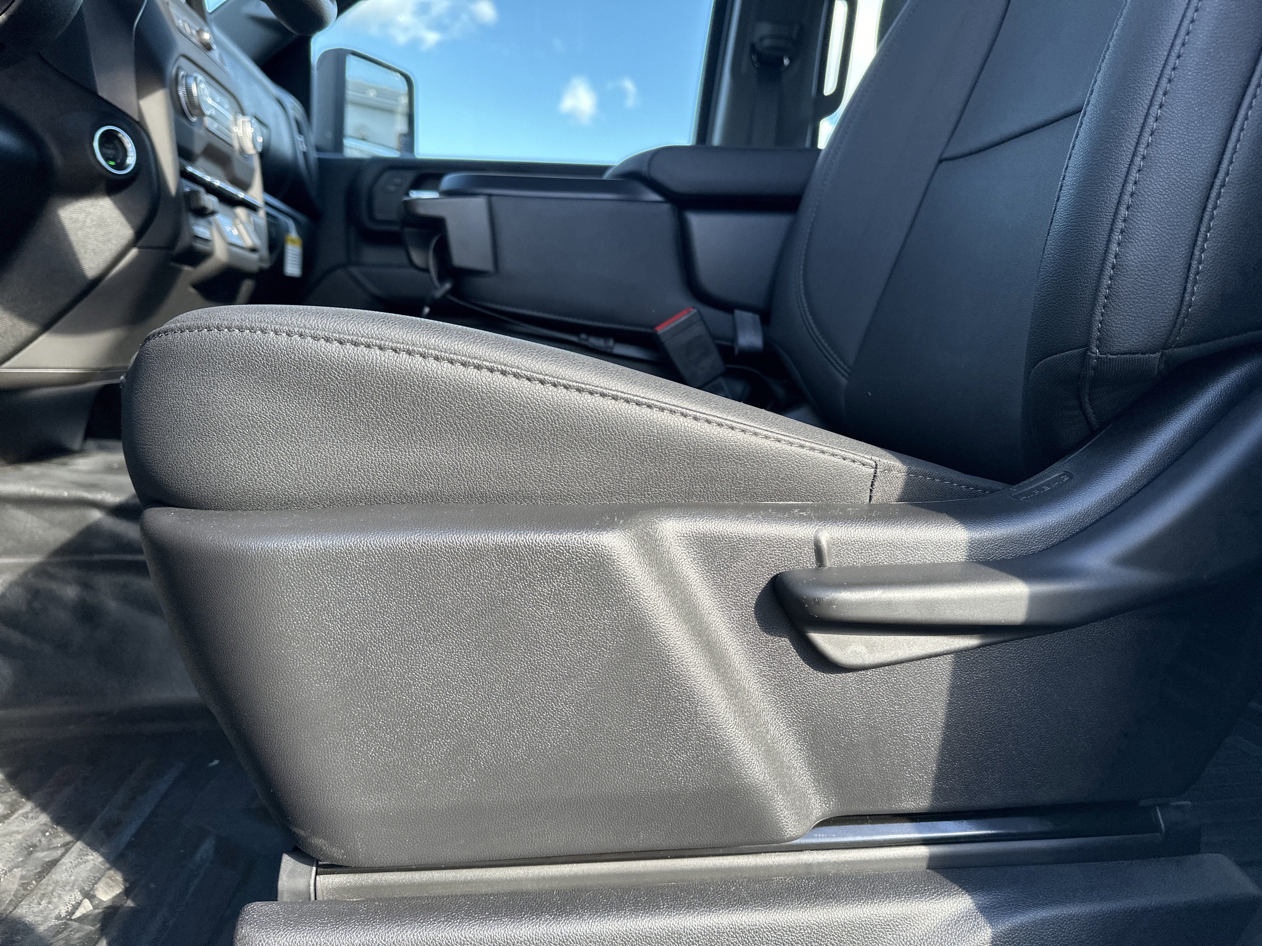 2025 GMC Sierra 2500 HD Pro