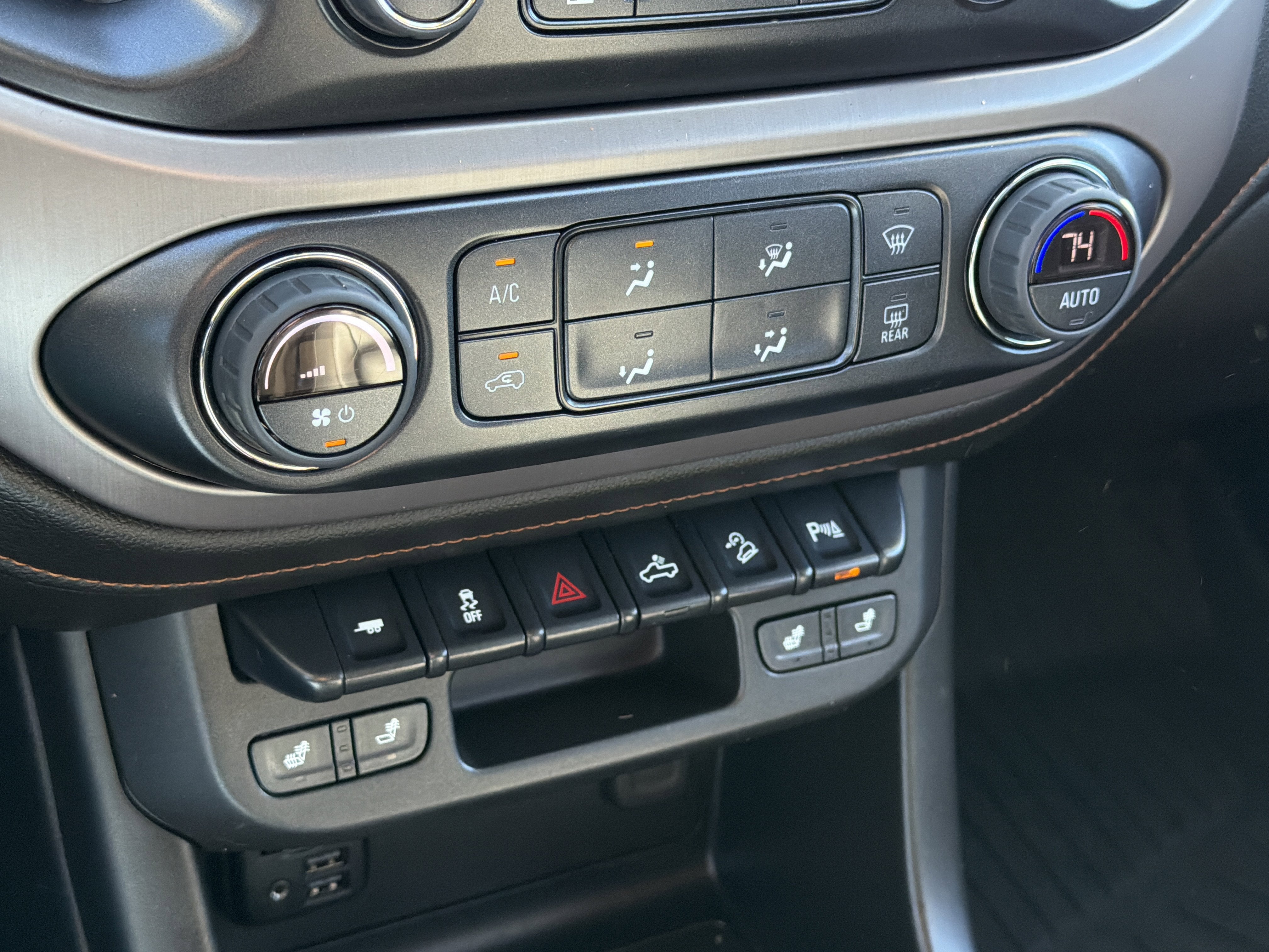 2022 GMC Canyon AT4 - Leather