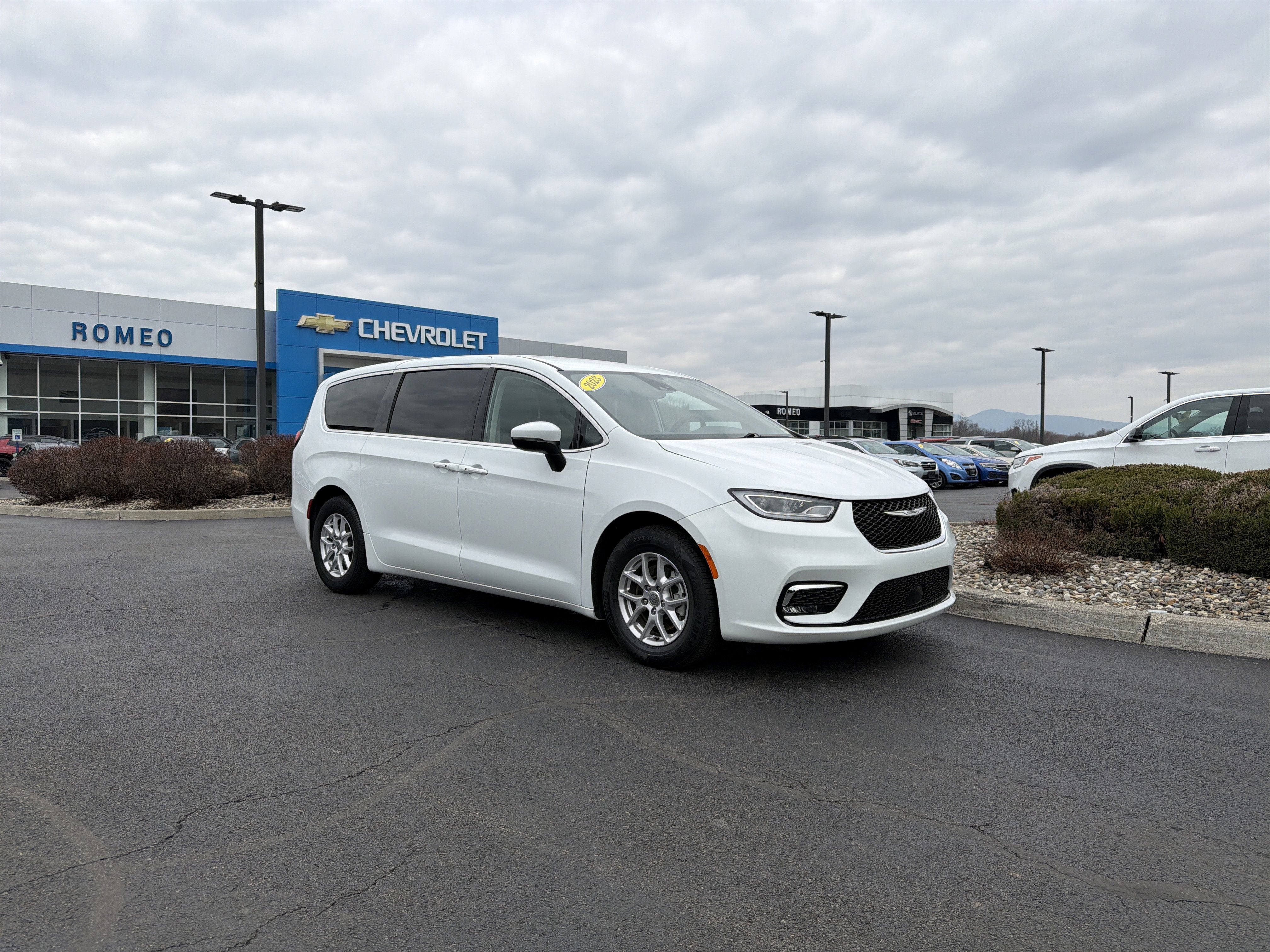 2023 Chrysler Pacifica Touring L