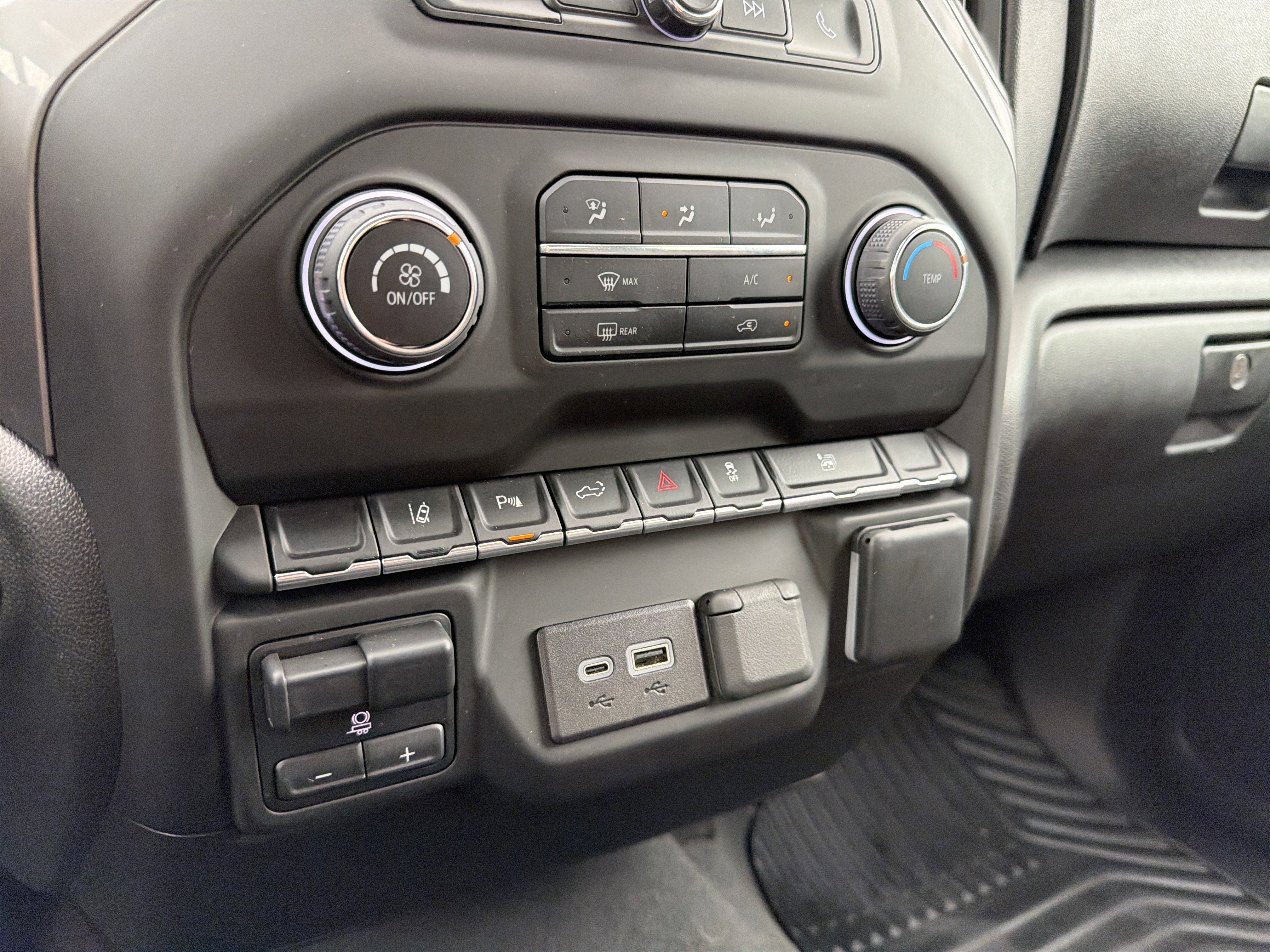 2024 Chevrolet Silverado 2500 HD Custom