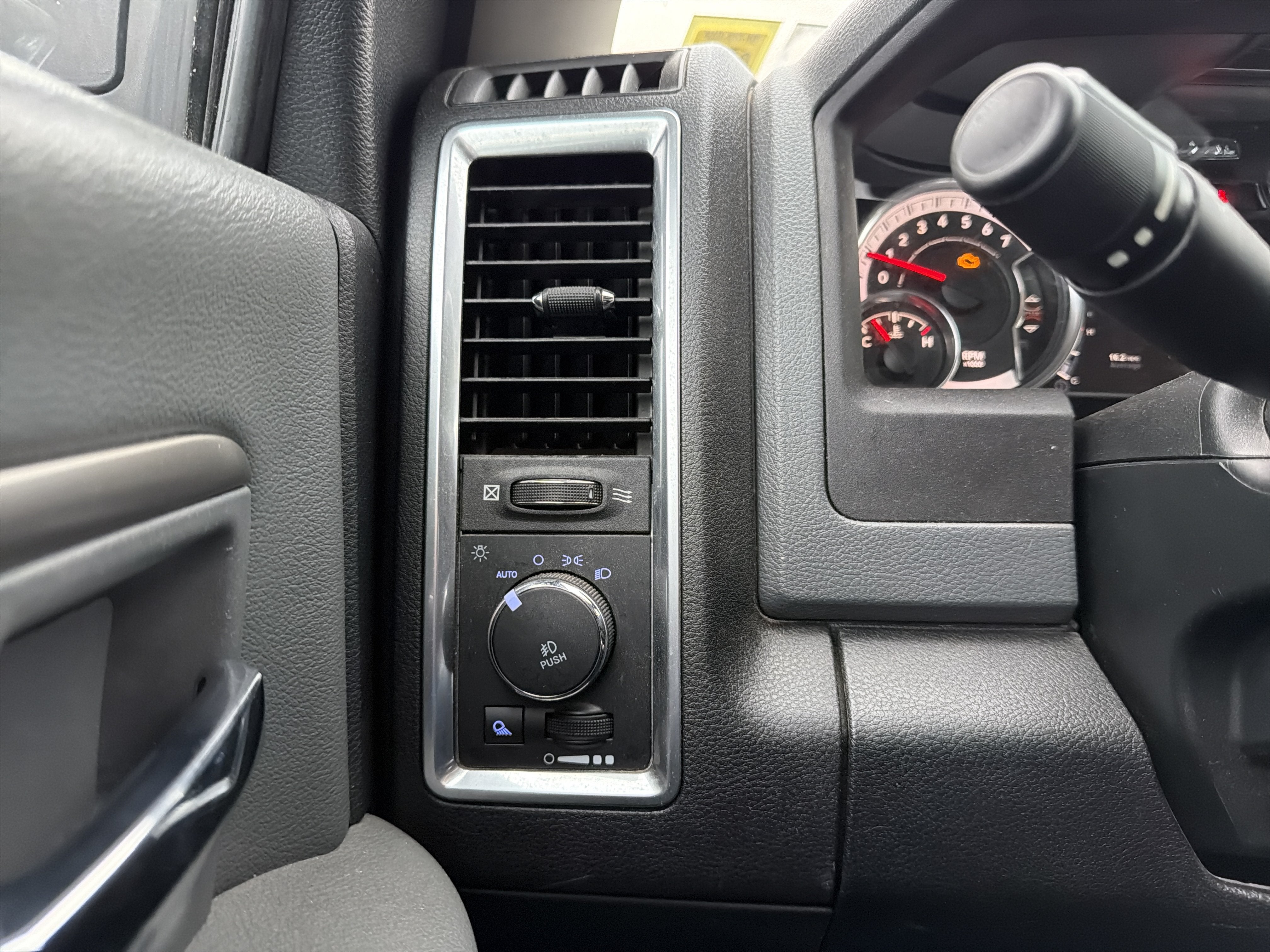 2018 RAM 2500 Big Horn Crew Cab 4x4 6'4" Box