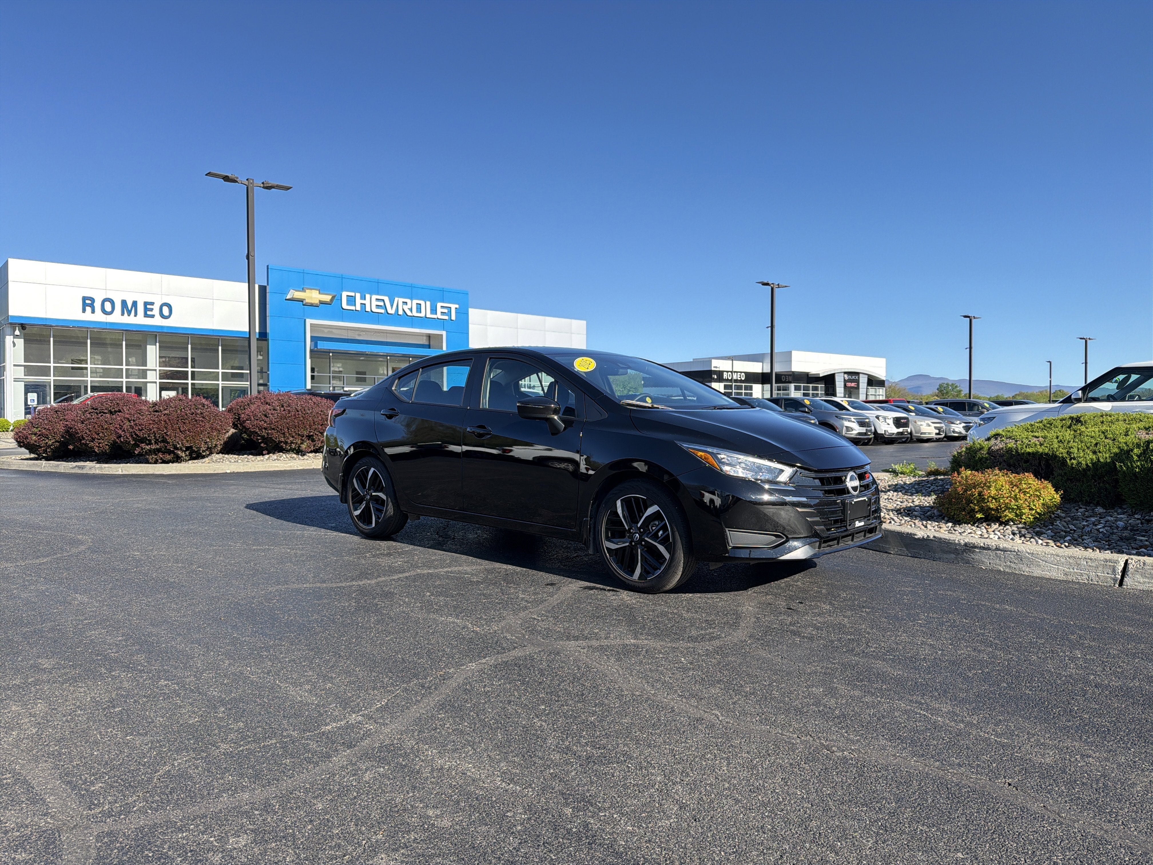 2025 Nissan Versa 1.6 SR