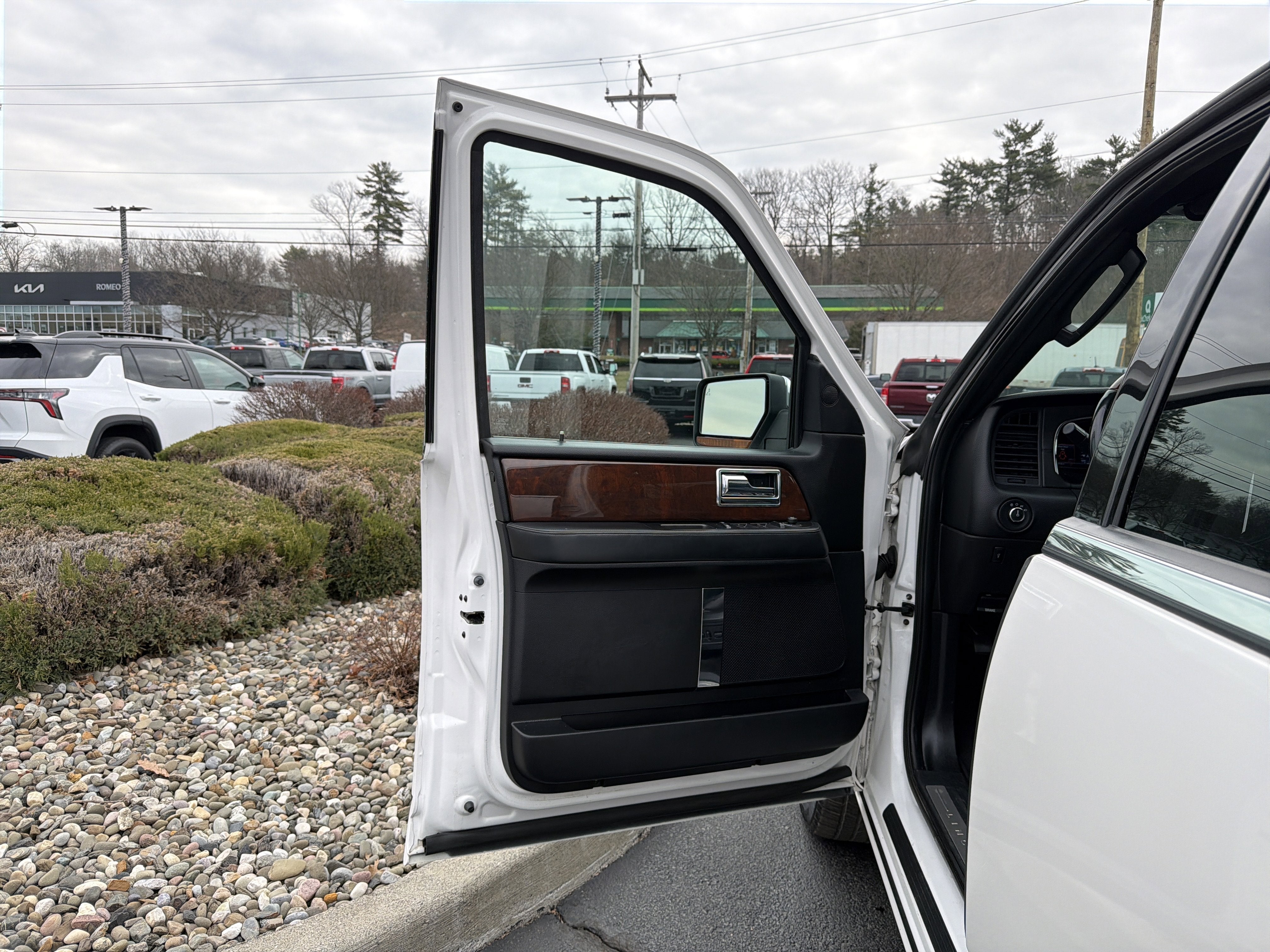 2015 Lincoln Navigator Base